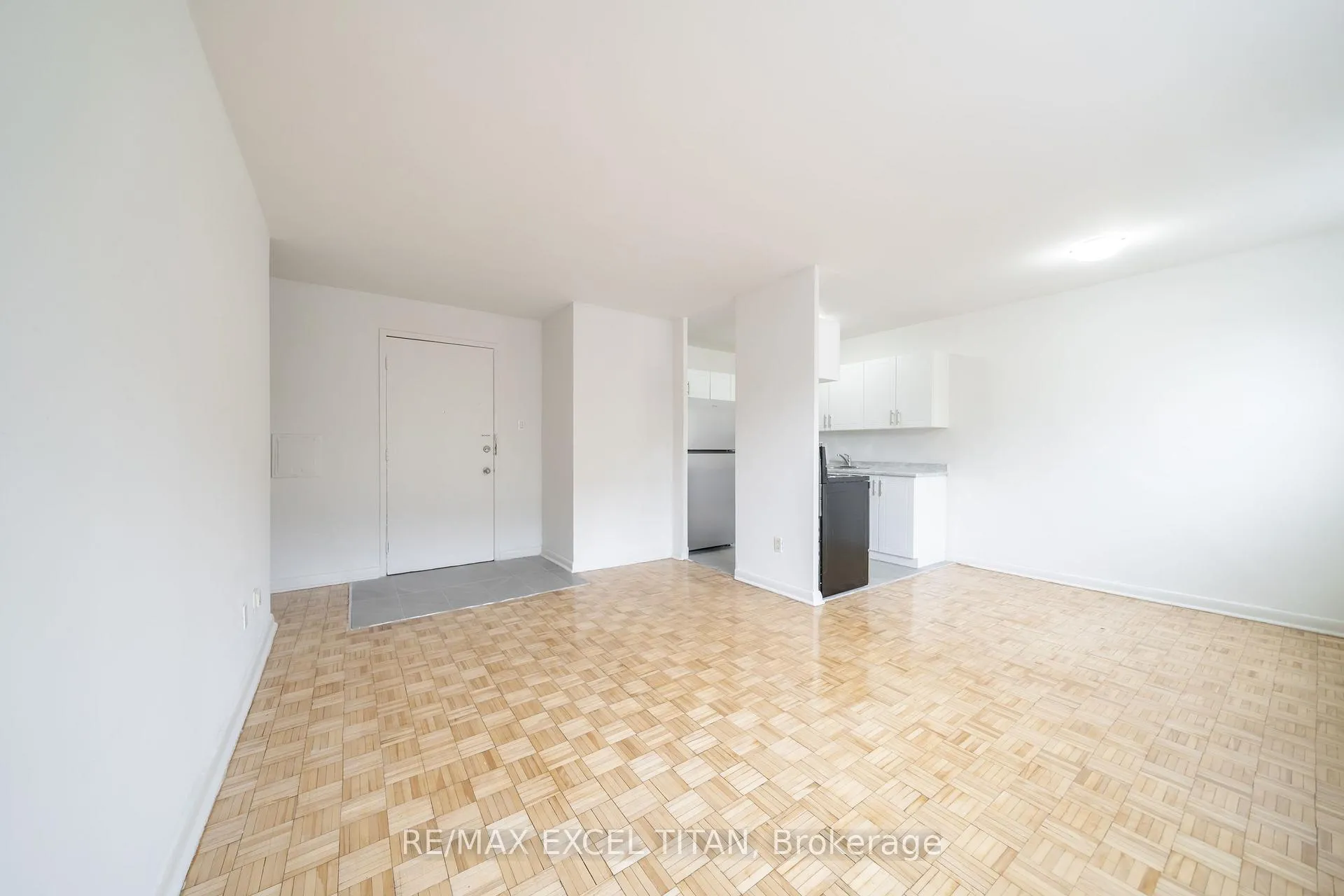 Photo 8 of Unit 106, 4 Hill Heights Road, Etobicoke, Stonegate-Queensway — HOMEH