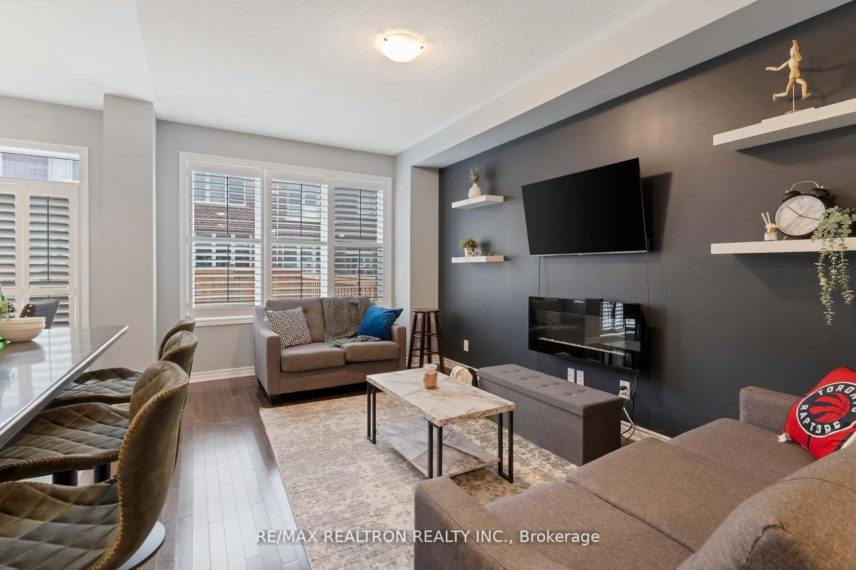 Photo 4 of 19 Sutcliffe Drive, Whitby, Rolling Acres — HOMEH