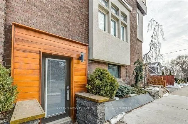 Front of Unit Lower, 1 Columbine Avenue