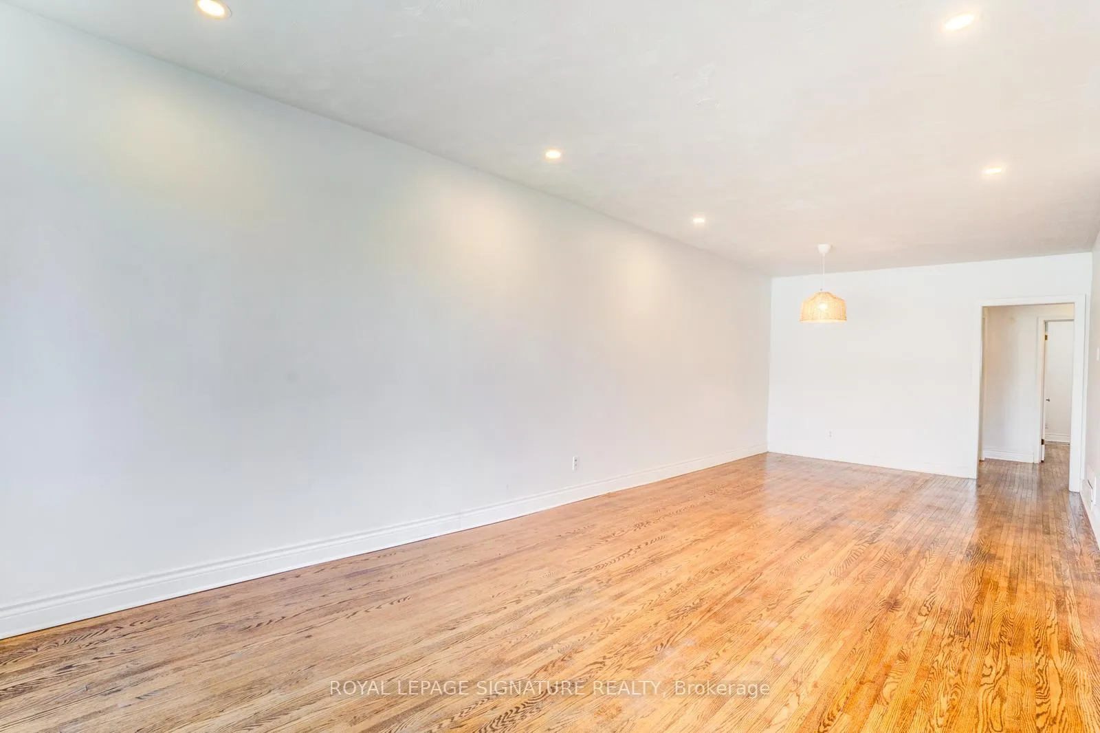 Photo 5 of 17 Avis Crescent, Toronto, O'Connor-Parkview — HOMEH