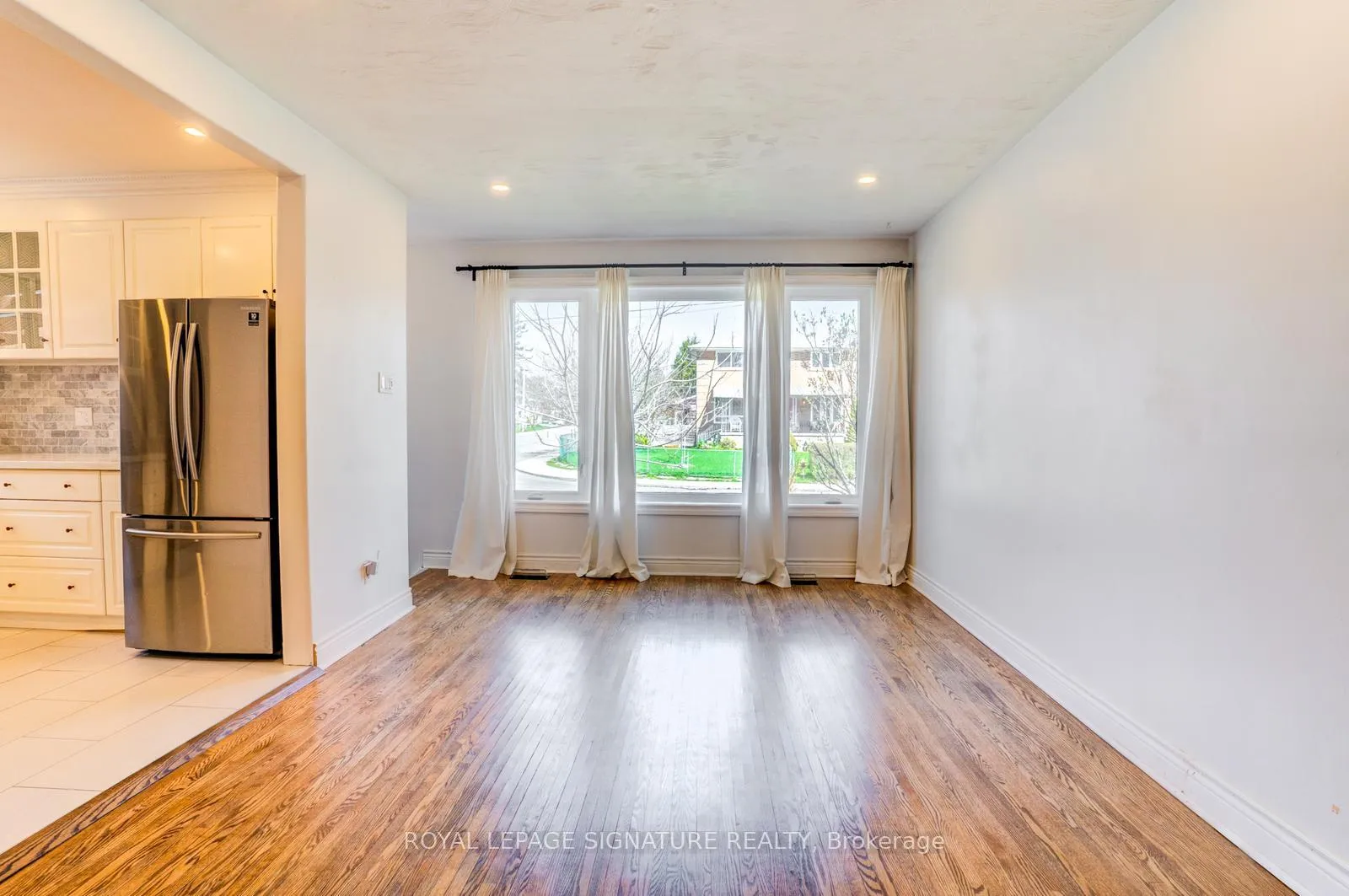 Photo 7 of 17 Avis Crescent, Toronto, O'Connor-Parkview — HOMEH