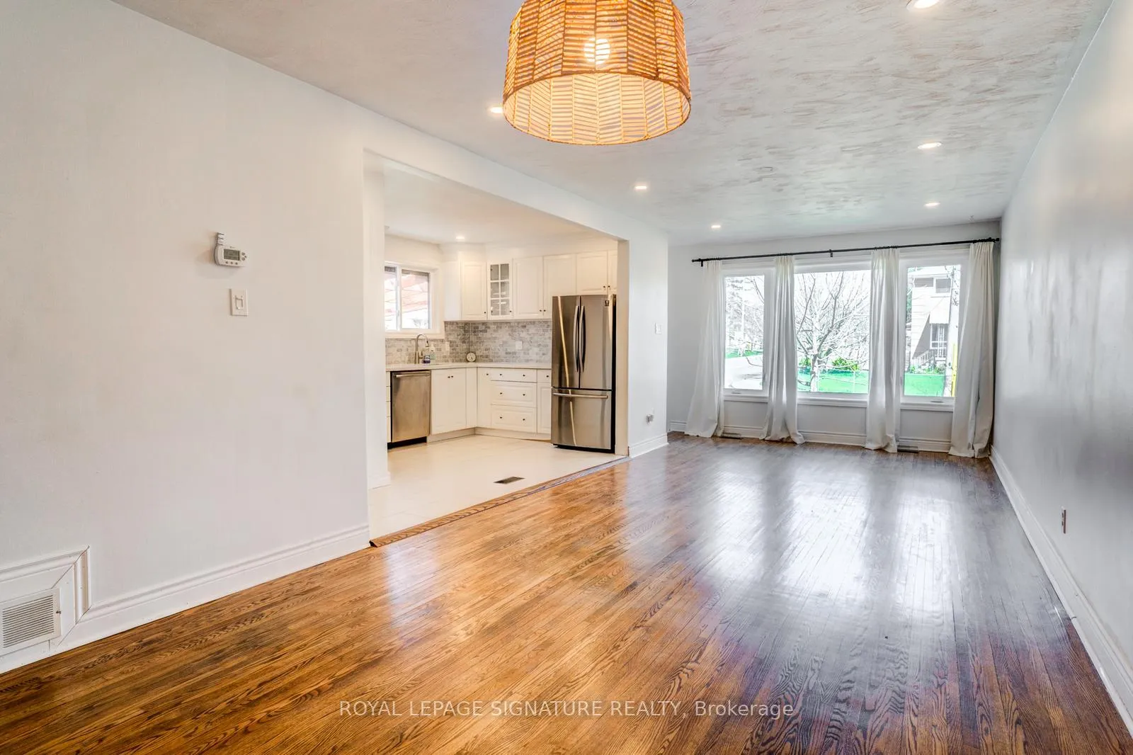 Photo 9 of 17 Avis Crescent, Toronto, O'Connor-Parkview — HOMEH