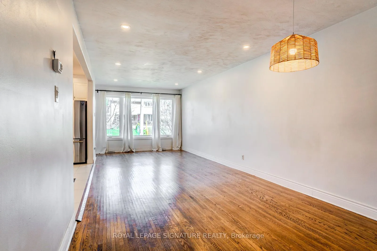 Photo 10 of 17 Avis Crescent, Toronto, O'Connor-Parkview — HOMEH