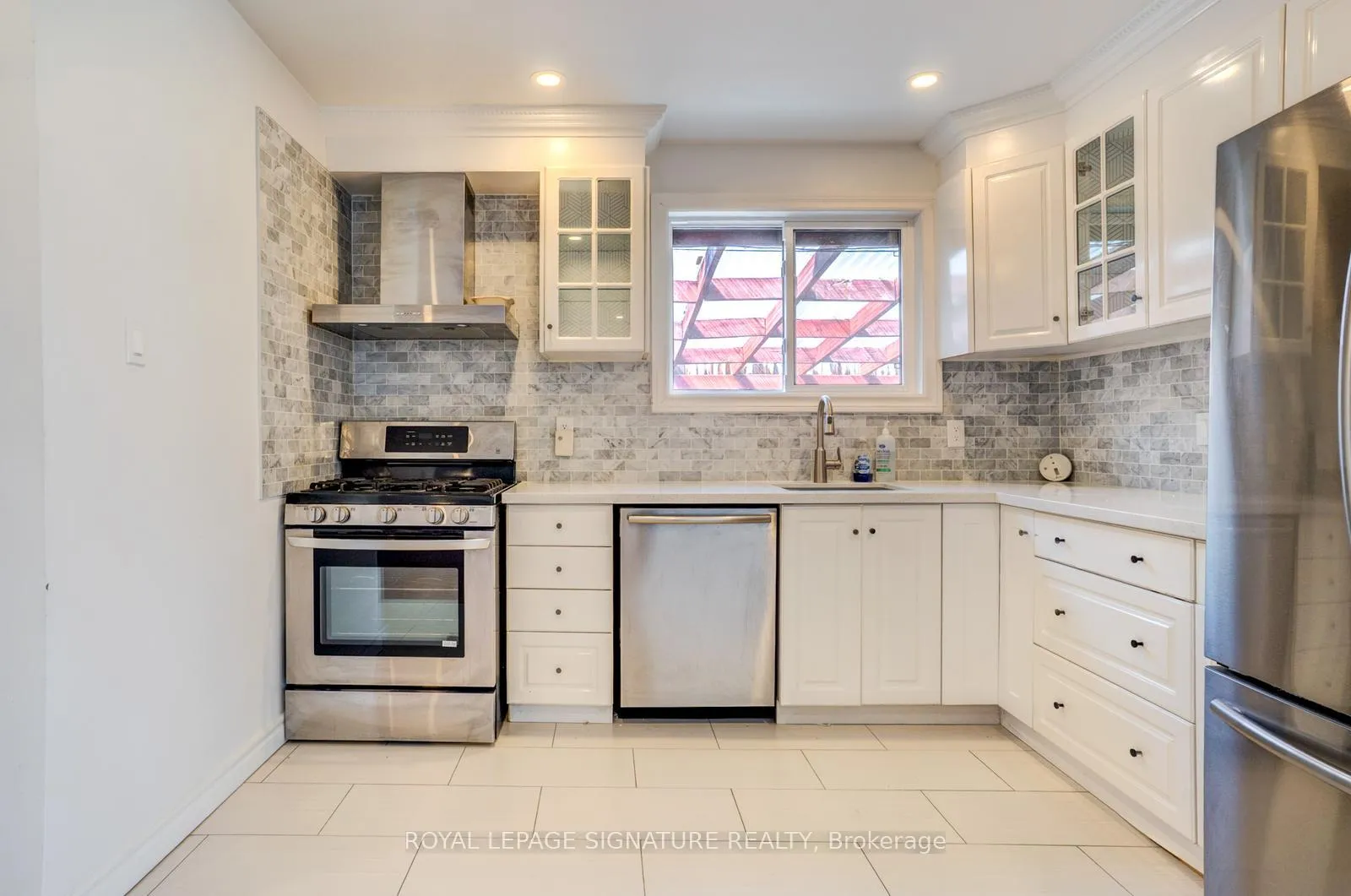 Photo 11 of 17 Avis Crescent, Toronto, O'Connor-Parkview — HOMEH