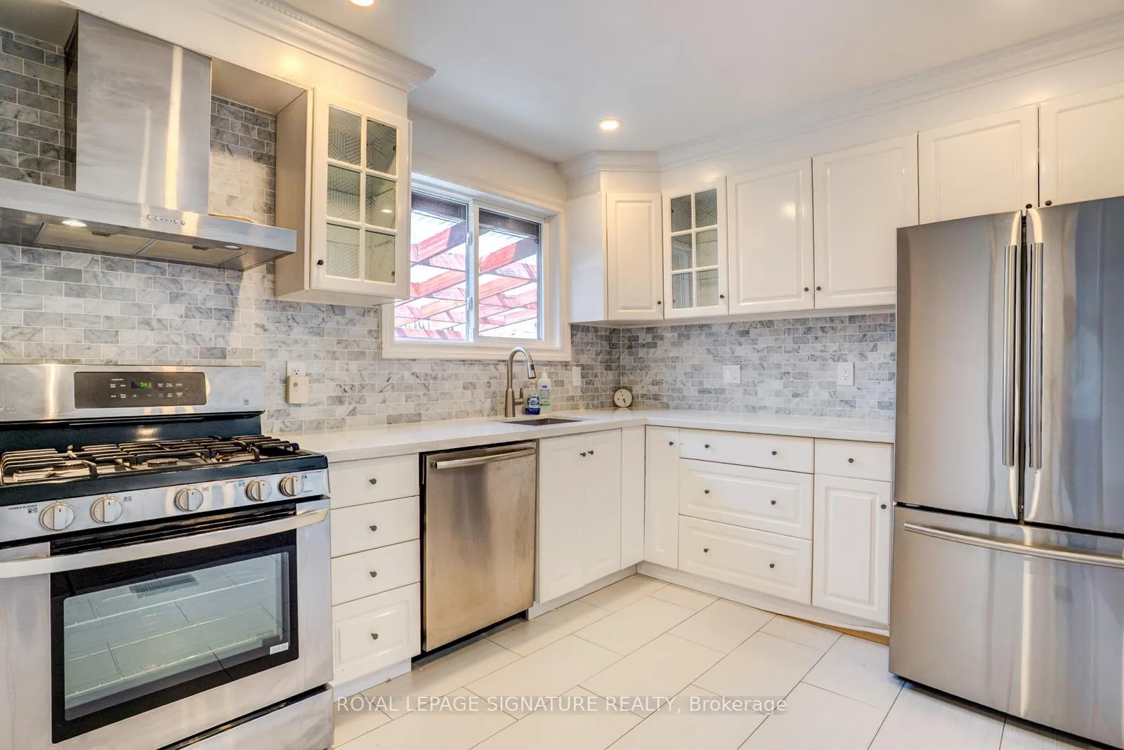 Photo 12 of 17 Avis Crescent, Toronto, O'Connor-Parkview — HOMEH
