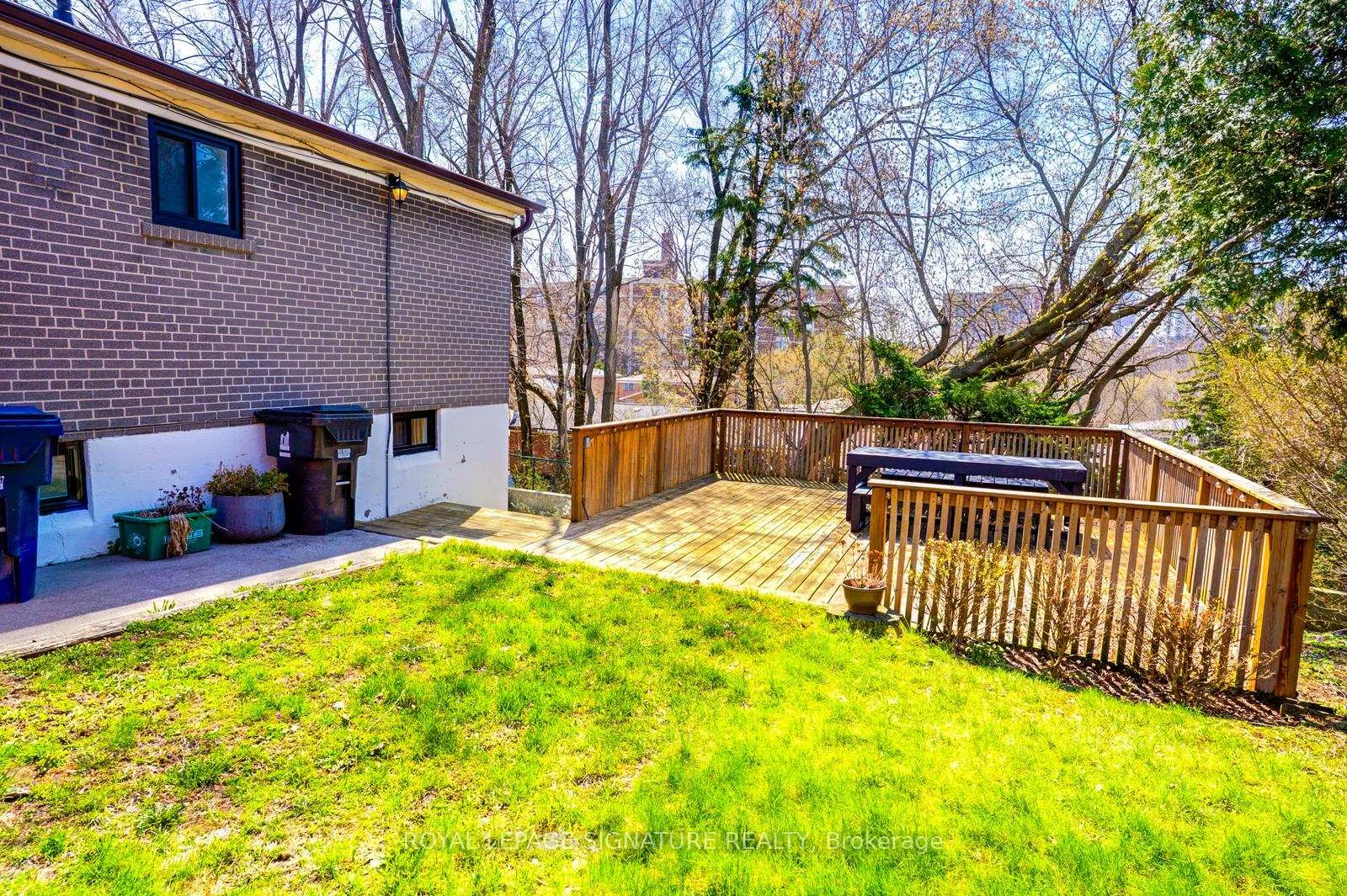 Photo 25 of 17 Avis Crescent, Toronto, O'Connor-Parkview — HOMEH