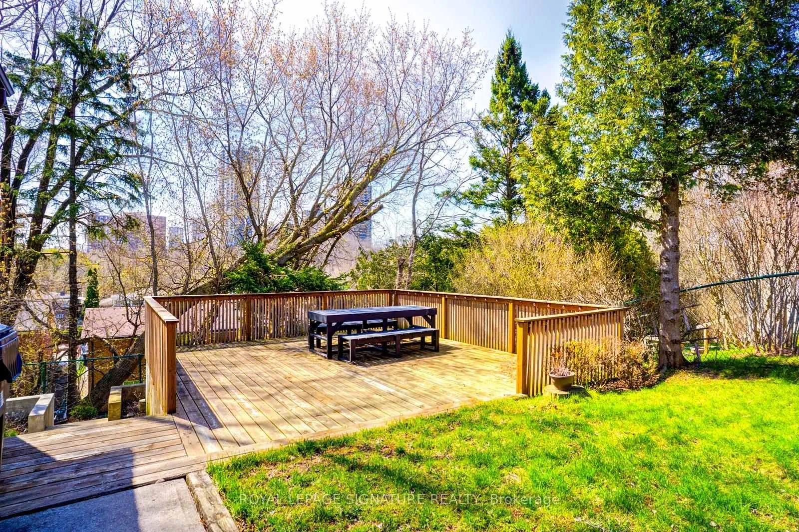 Photo 26 of 17 Avis Crescent, Toronto, O'Connor-Parkview — HOMEH