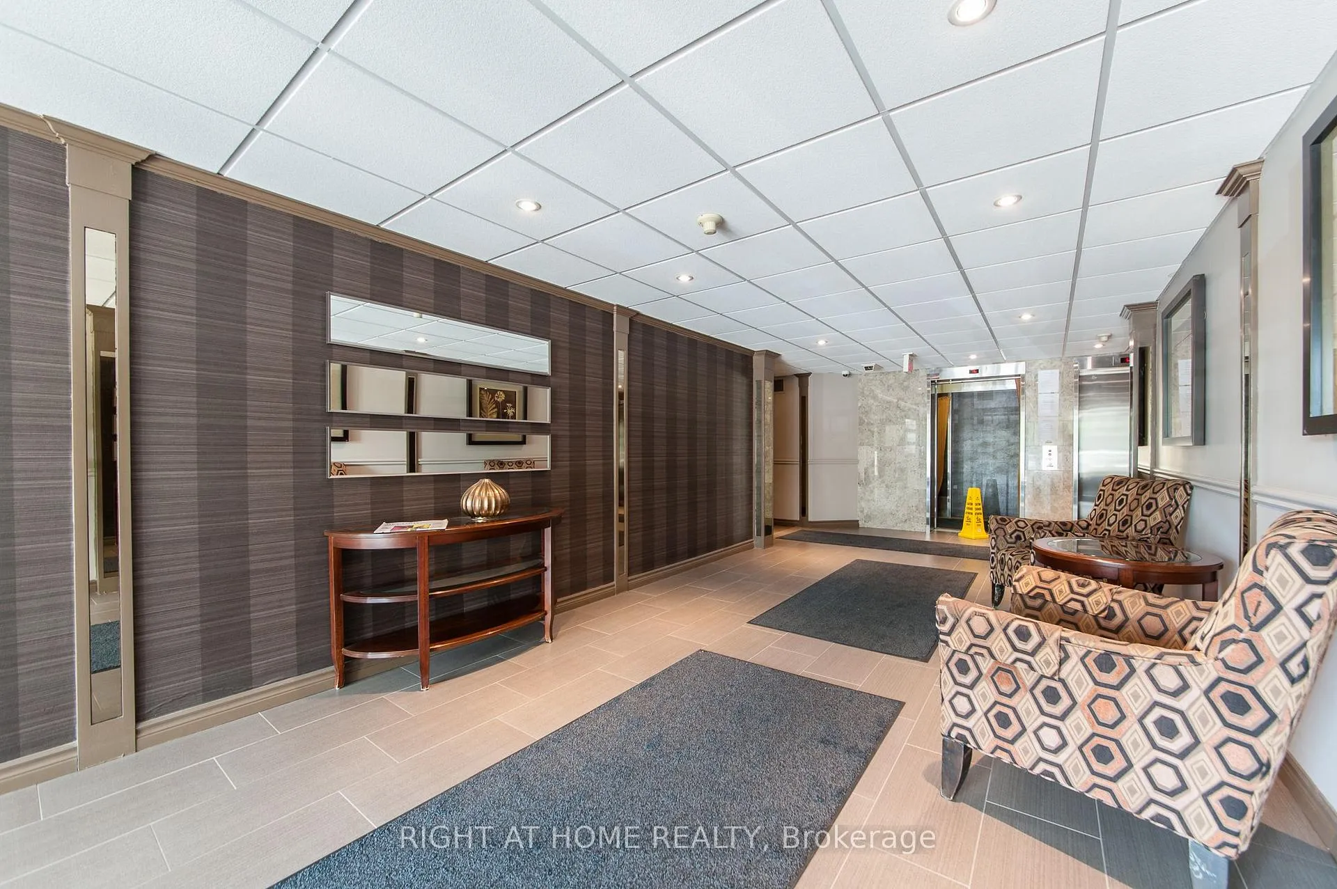 Photo 5 of Unit 1714, 35 Green Valley Drive, Kitchener, Pioneer Park — HOMEH