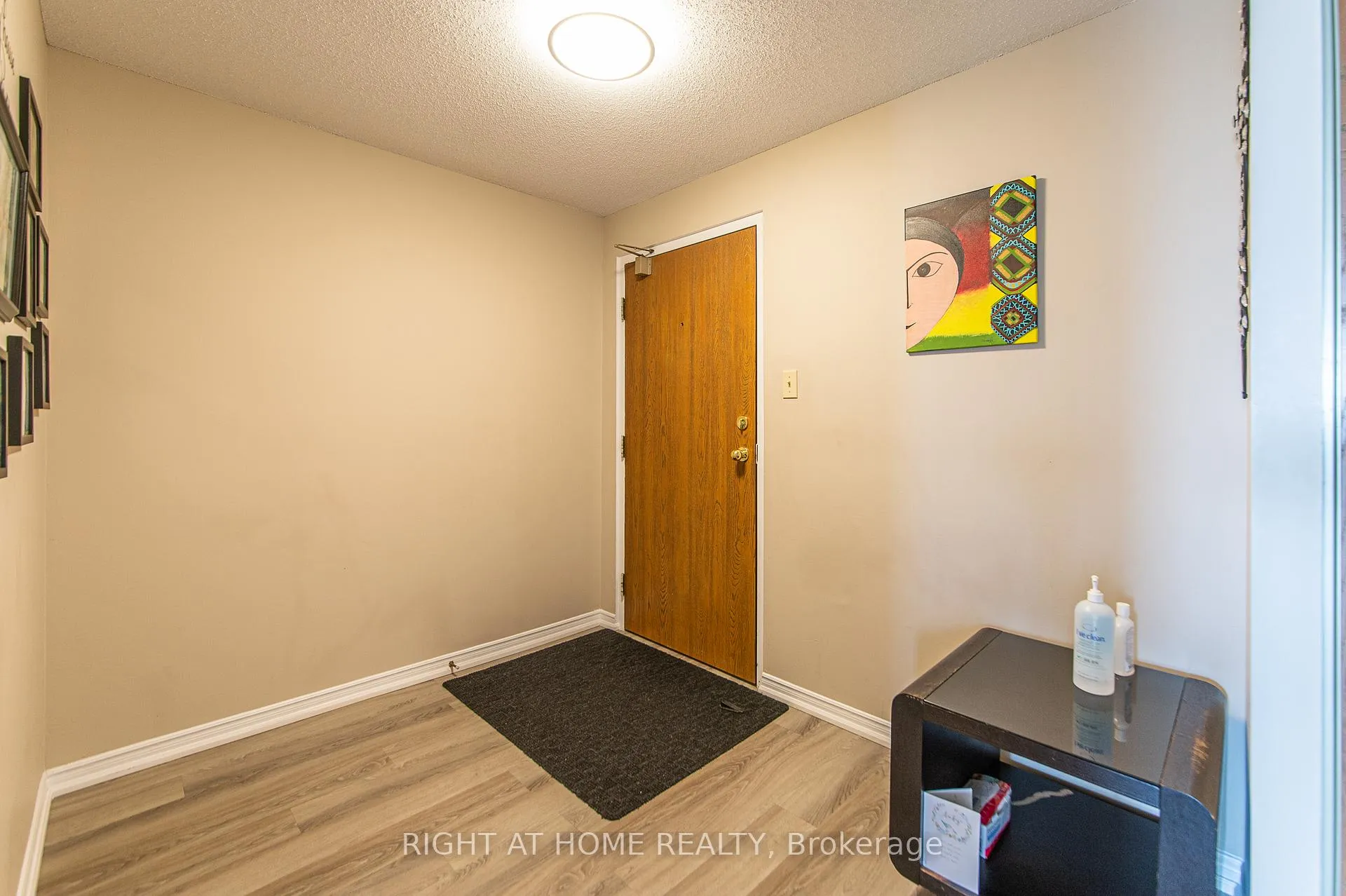 Photo 6 of Unit 1714, 35 Green Valley Drive, Kitchener, Pioneer Park — HOMEH