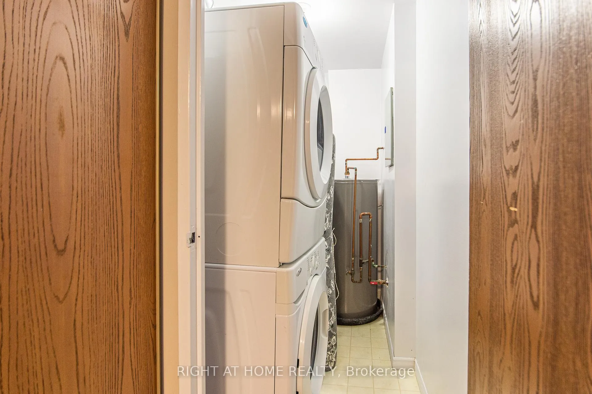 Photo 7 of Unit 1714, 35 Green Valley Drive, Kitchener, Pioneer Park — HOMEH