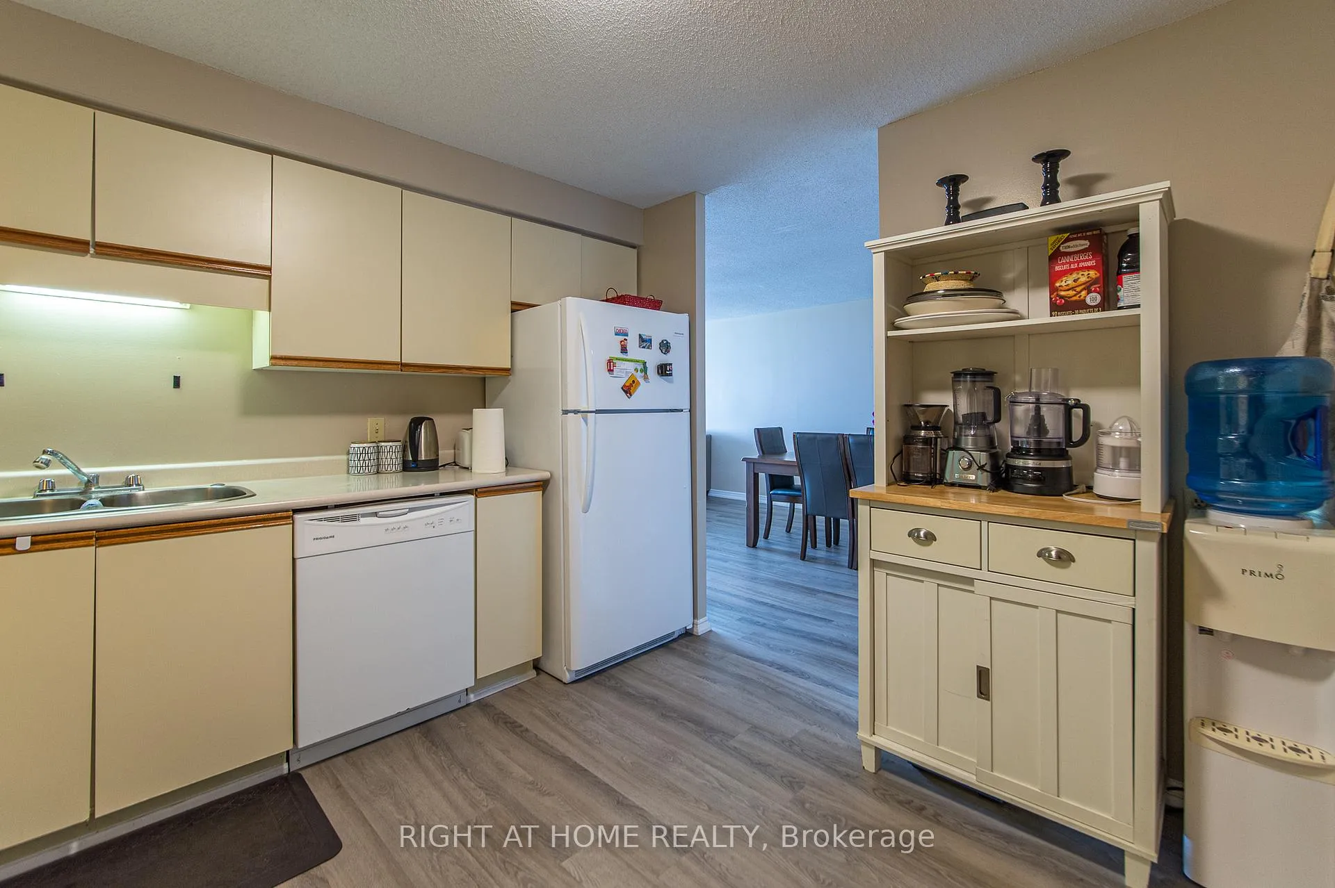 Photo 9 of Unit 1714, 35 Green Valley Drive, Kitchener, Pioneer Park — HOMEH