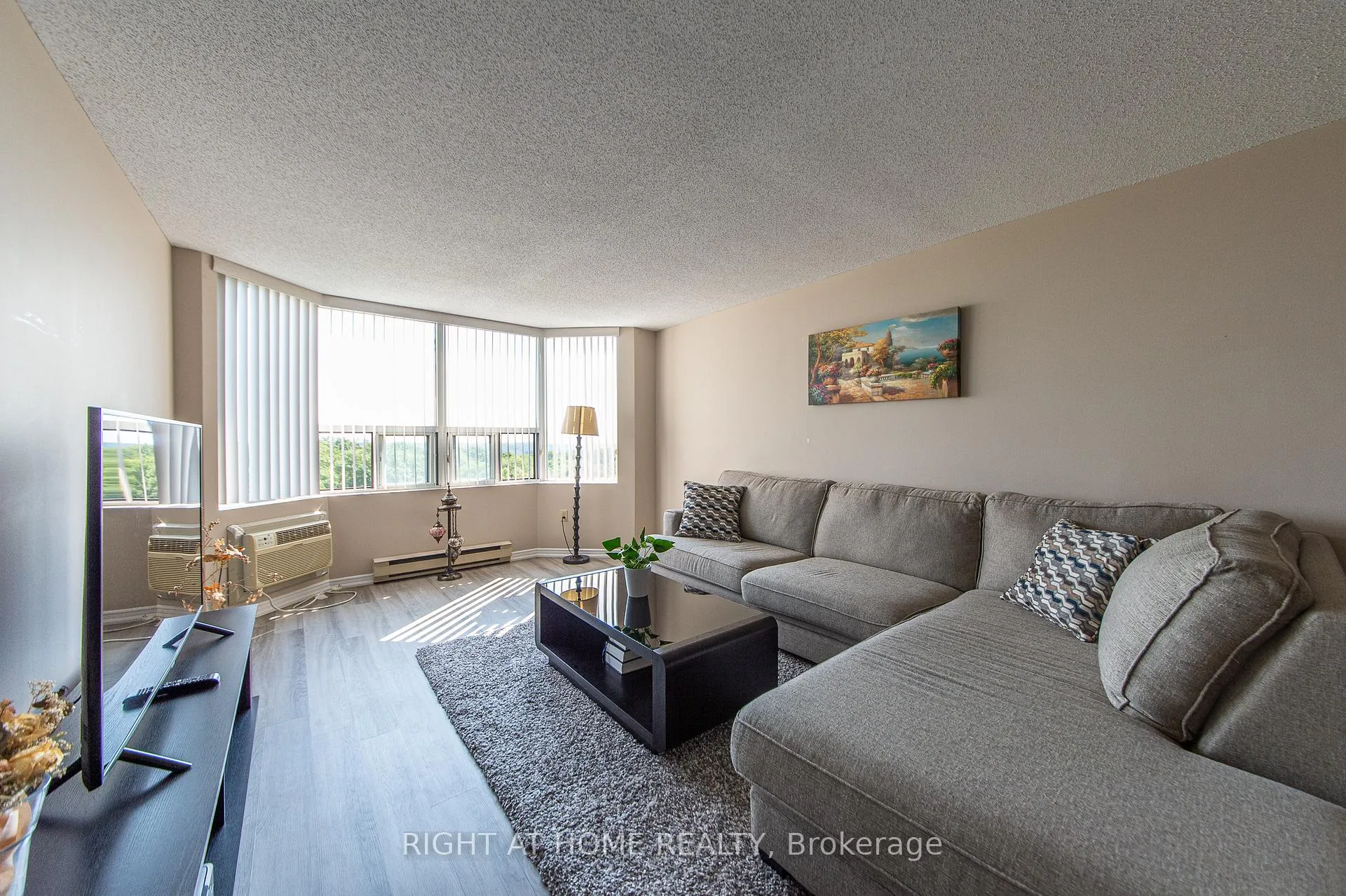 Photo 10 of Unit 1714, 35 Green Valley Drive, Kitchener, Pioneer Park — HOMEH