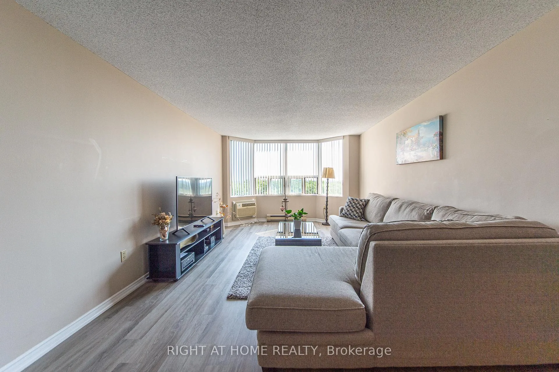 Photo 11 of Unit 1714, 35 Green Valley Drive, Kitchener, Pioneer Park — HOMEH