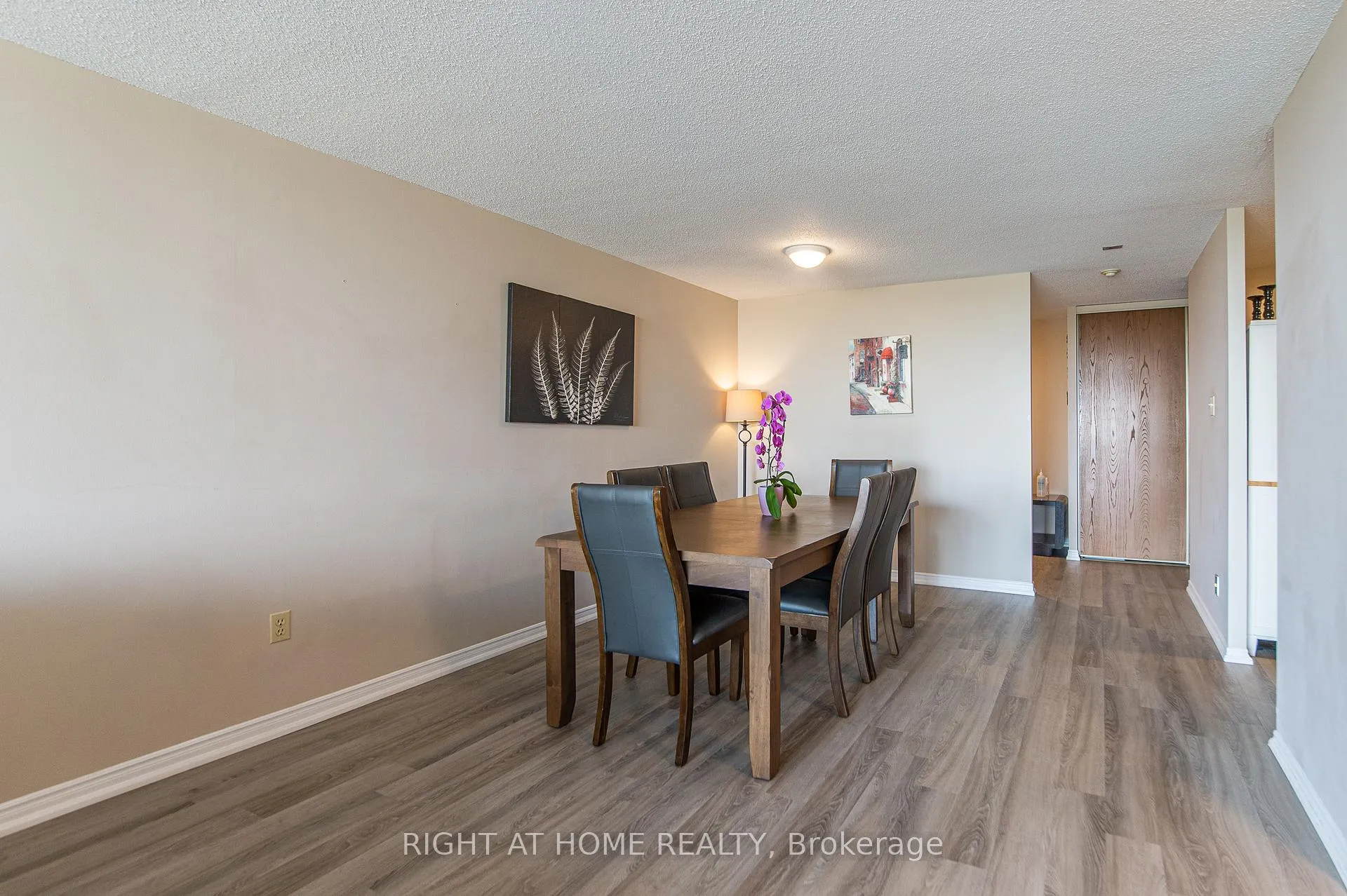Photo 13 of Unit 1714, 35 Green Valley Drive, Kitchener, Pioneer Park — HOMEH