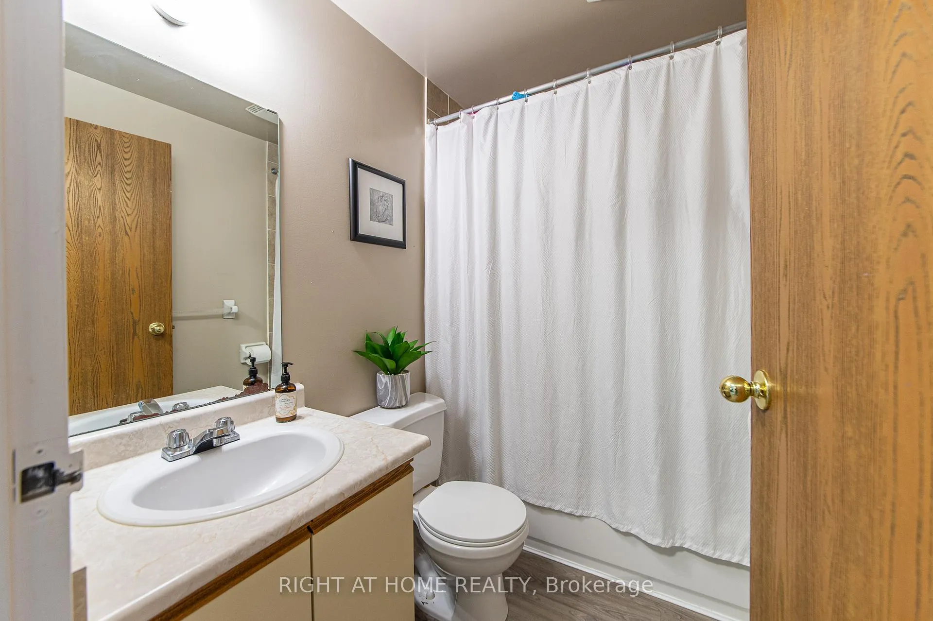 Photo 17 of Unit 1714, 35 Green Valley Drive, Kitchener, Pioneer Park — HOMEH