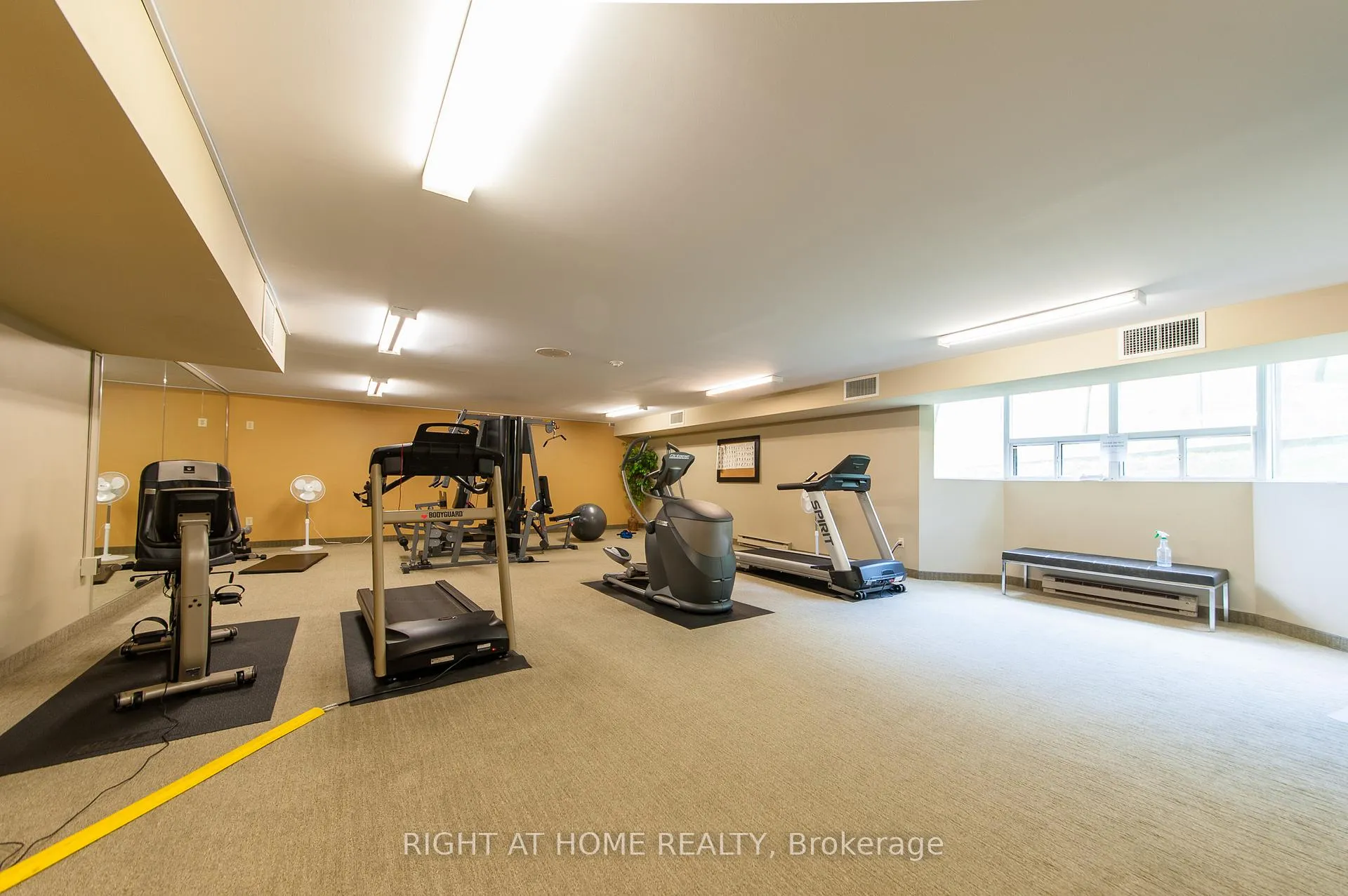 Photo 19 of Unit 1714, 35 Green Valley Drive, Kitchener, Pioneer Park — HOMEH