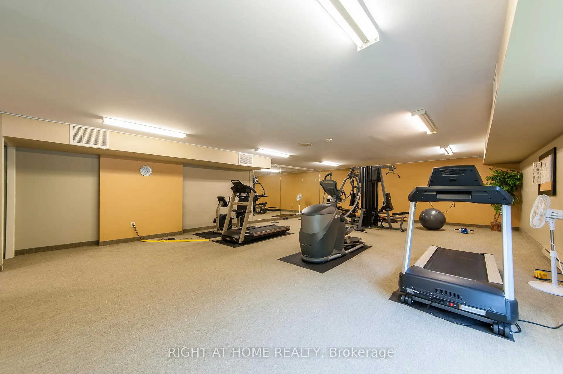Photo 20 of Unit 1714, 35 Green Valley Drive, Kitchener, Pioneer Park — HOMEH
