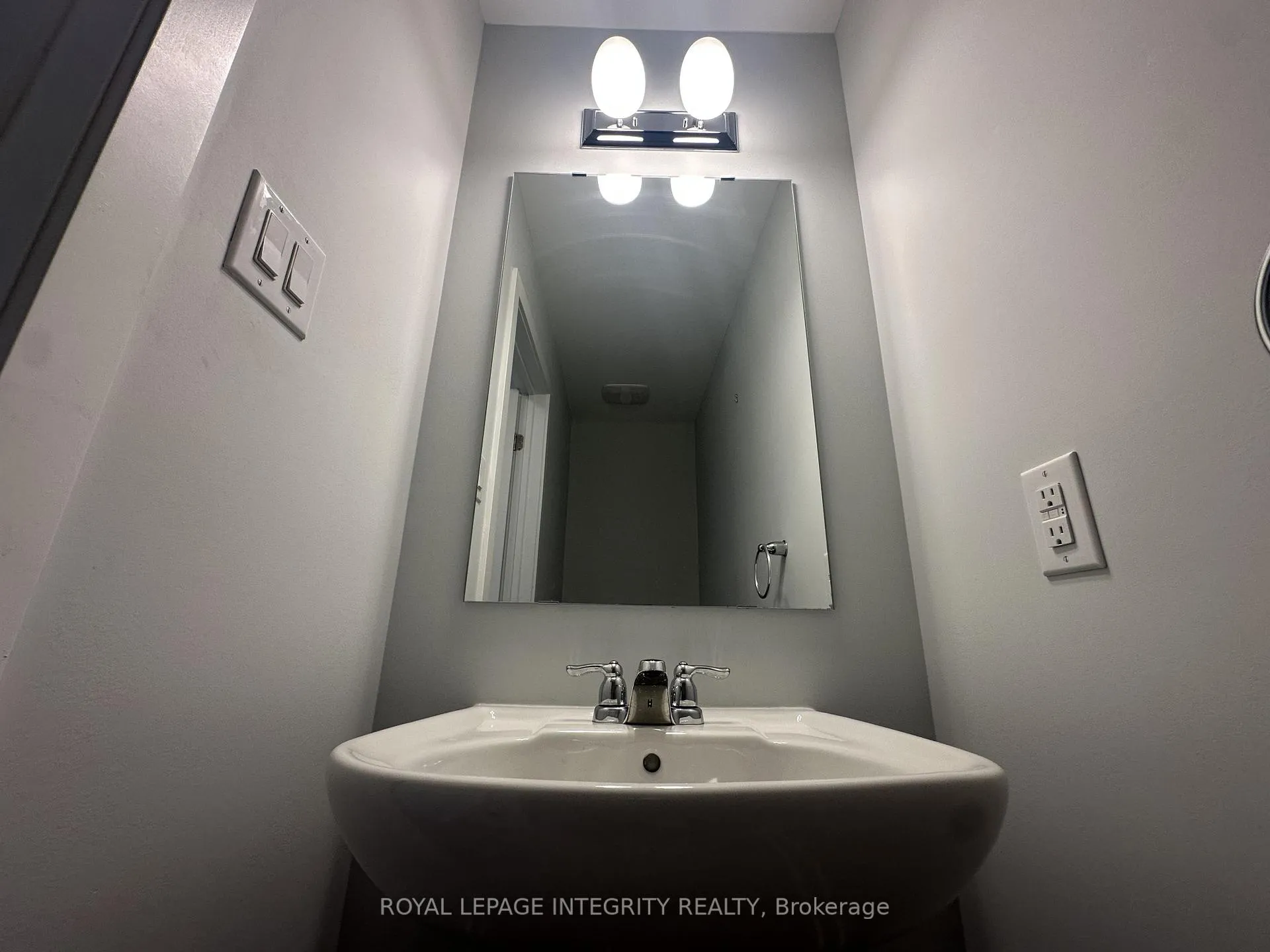 Photo 10 of 280 Anyolite Private, Ottawa, Barrhaven - Heritage Park — HOMEH