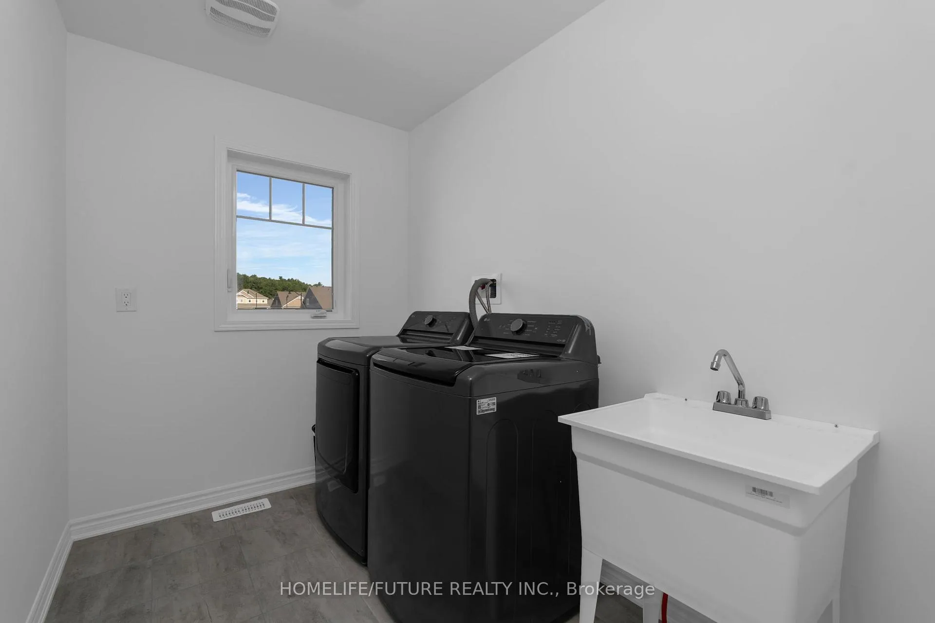 Photo 22 of 1 Dyer Crescent, Bracebridge, Macaulay — HOMEH