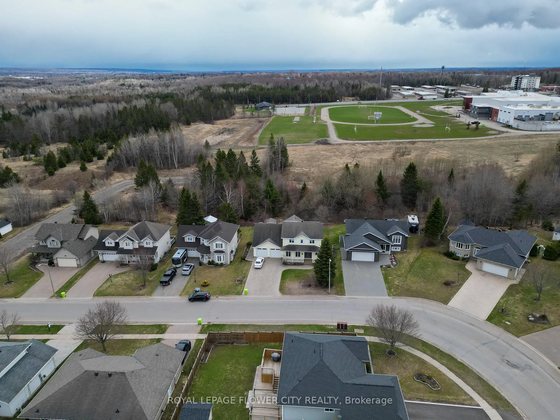 Photo 3 of 276 Millcreek Drive W, Sault Ste Marie, Ward 3 — HOMEH