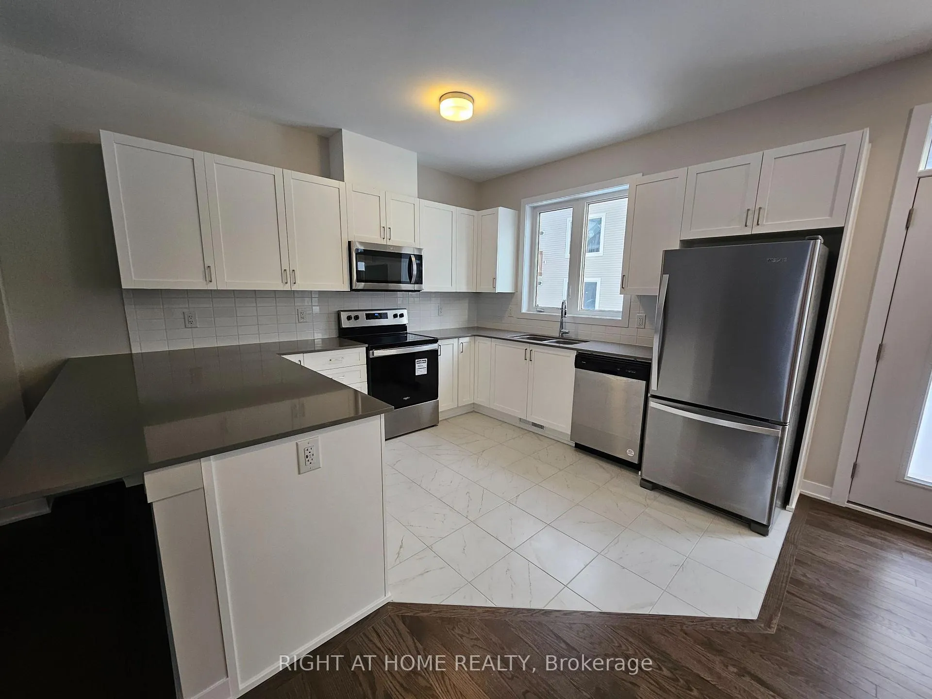 Photo 3 of 432 Epoch Street, Ottawa, Barrhaven - Half Moon Bay — HOMEH