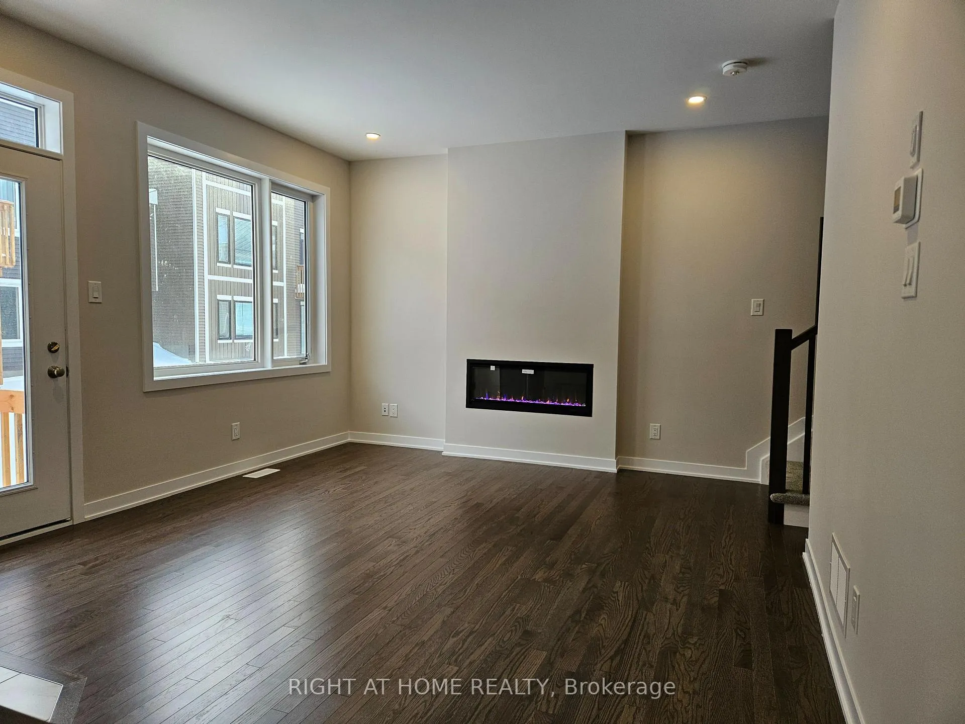 Photo 4 of 432 Epoch Street, Ottawa, Barrhaven - Half Moon Bay — HOMEH