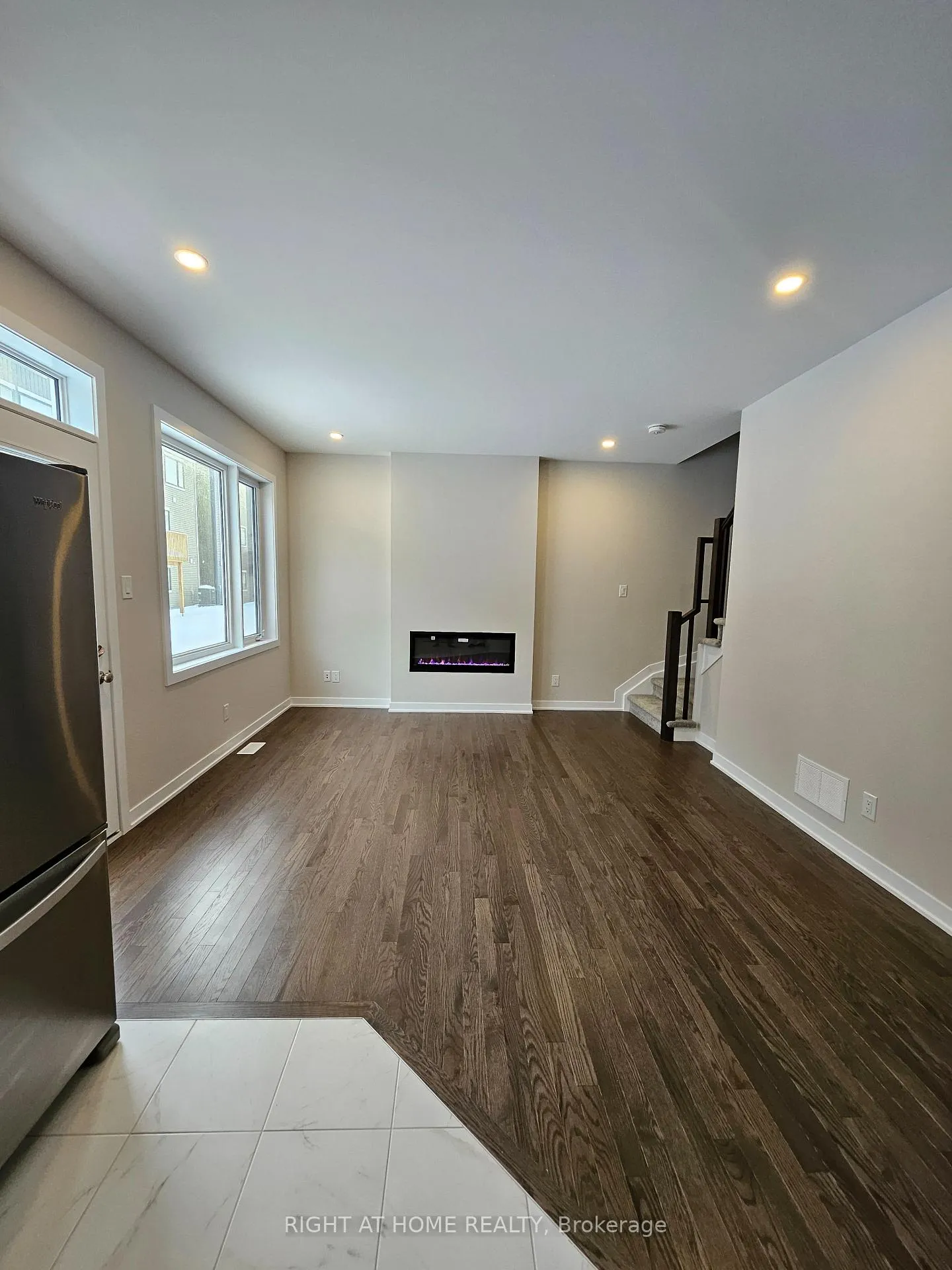 Photo 5 of 432 Epoch Street, Ottawa, Barrhaven - Half Moon Bay — HOMEH