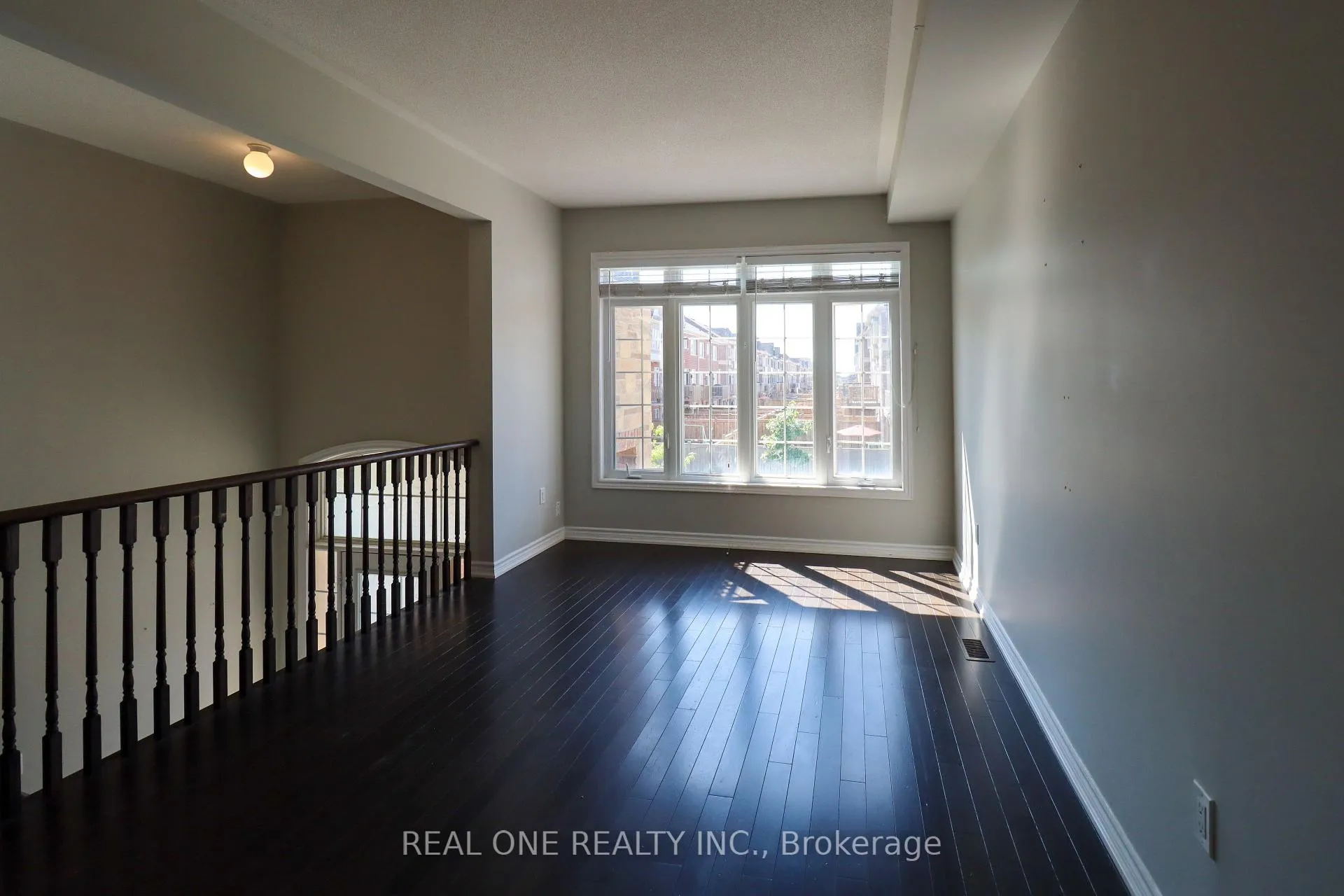 Photo 4 of 180 Sunset Terrace, Vaughan, Vellore Village — HOMEH