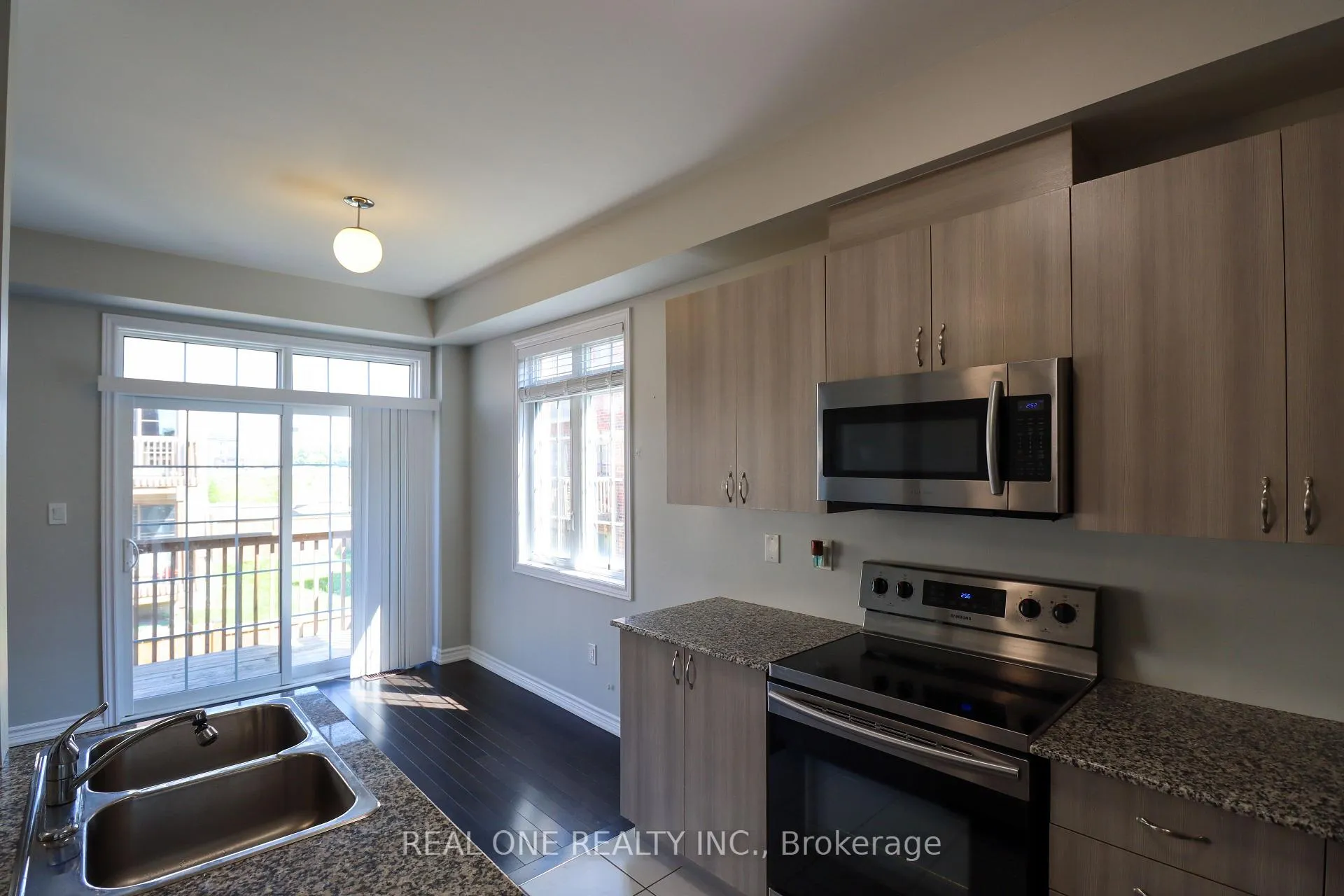 Photo 13 of 180 Sunset Terrace, Vaughan, Vellore Village — HOMEH