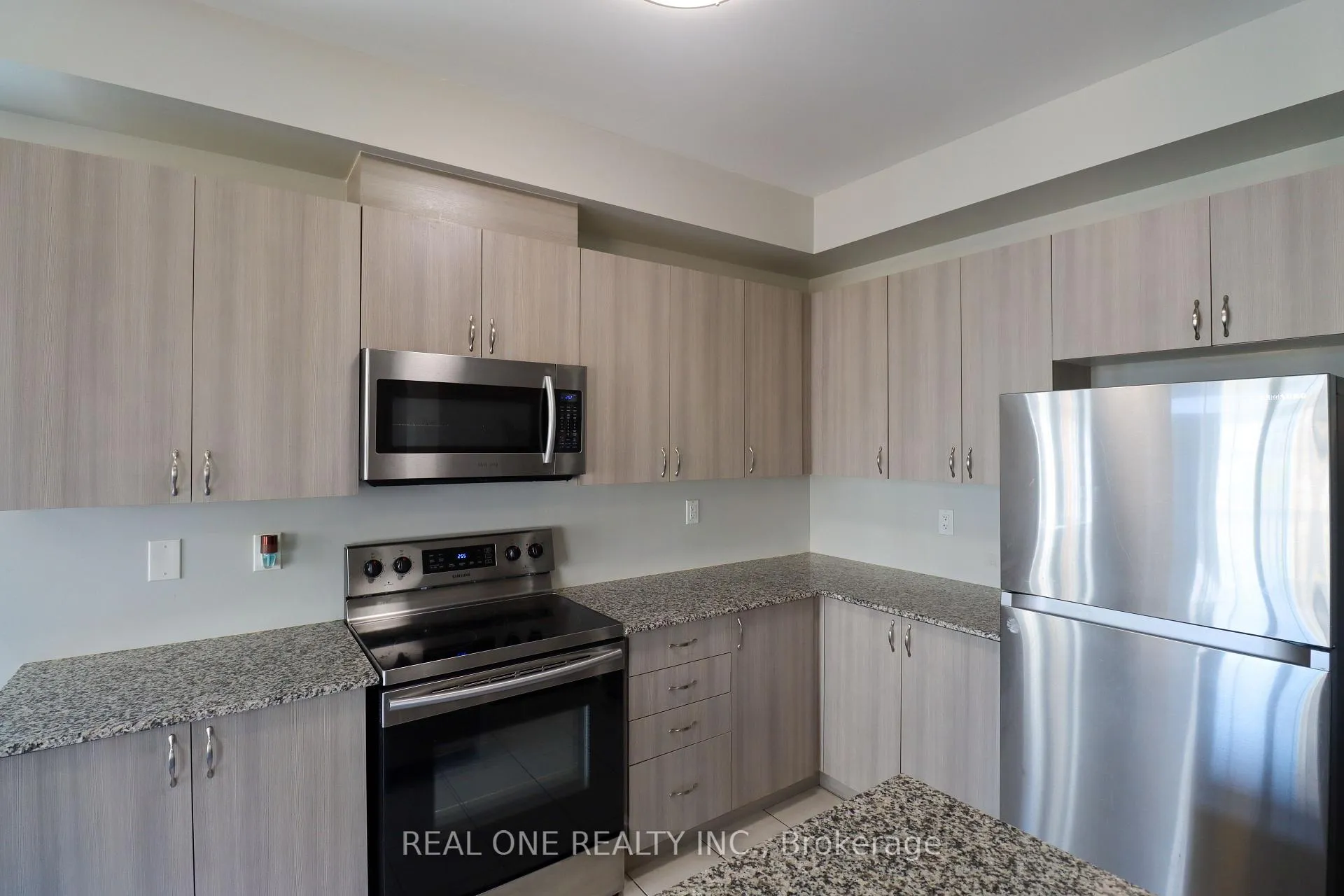Photo 14 of 180 Sunset Terrace, Vaughan, Vellore Village — HOMEH