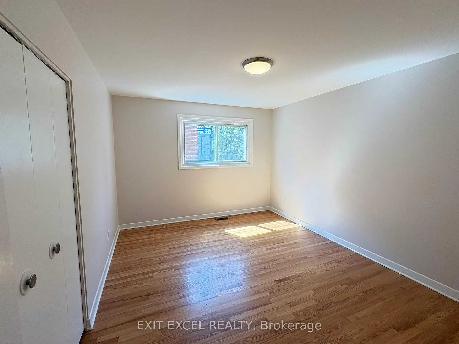 Photo 8 of Unit 1, 816 Dundee Avenue, Ottawa, Queensway Terrace North — HOMEH