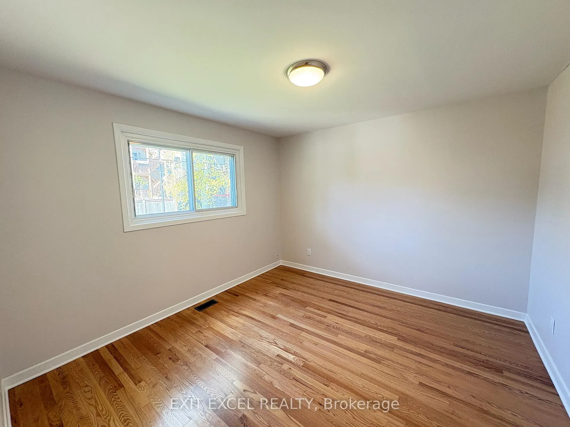 Photo 9 of Unit 1, 816 Dundee Avenue, Ottawa, Queensway Terrace North — HOMEH