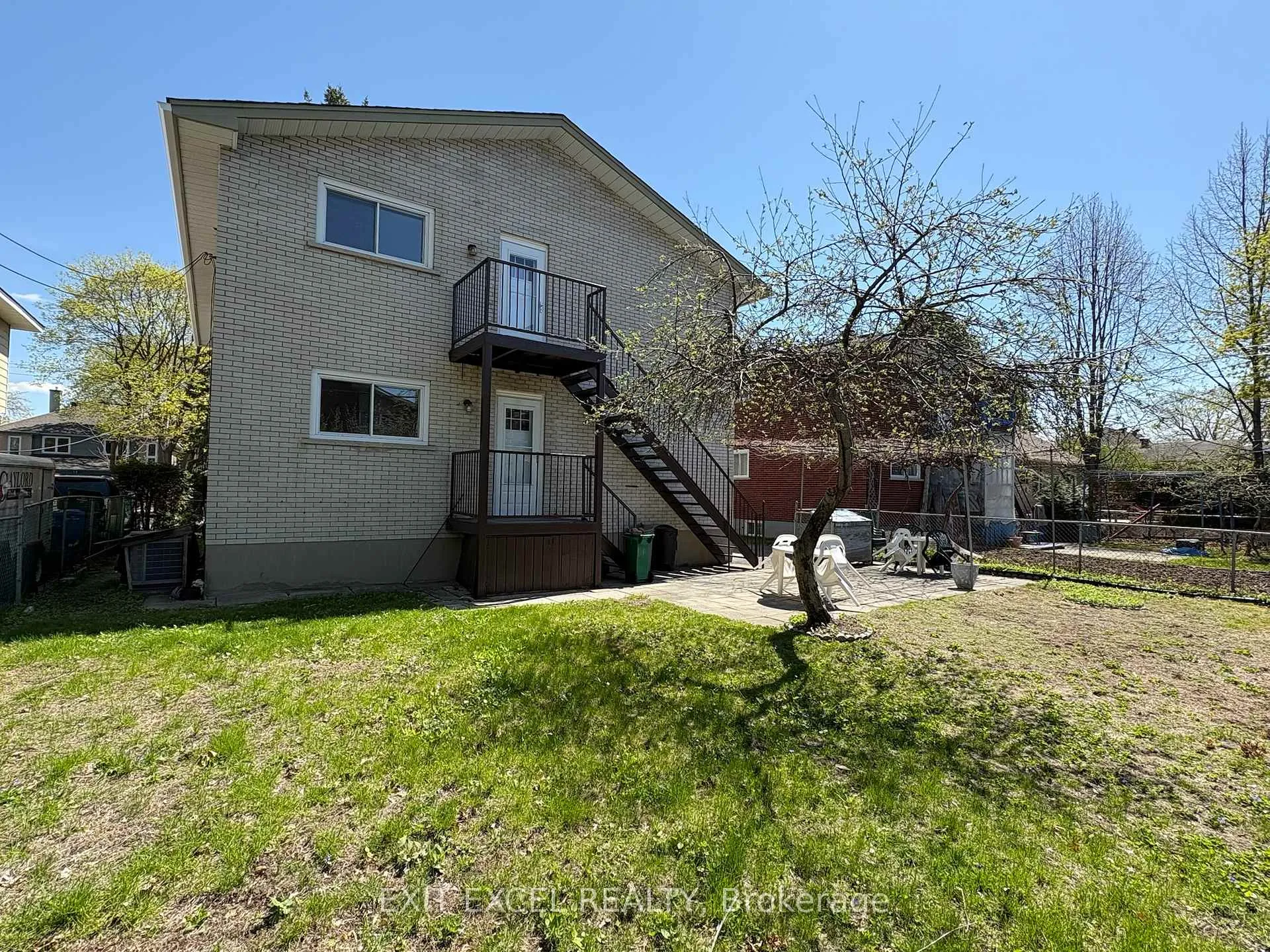 Photo 11 of Unit 1, 816 Dundee Avenue, Ottawa, Queensway Terrace North — HOMEH