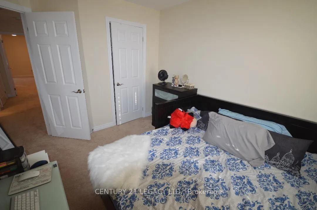 Photo 15 of Unit Unit 2, 420 Linden Drive, Cambridge, Preston Heights — HOMEH