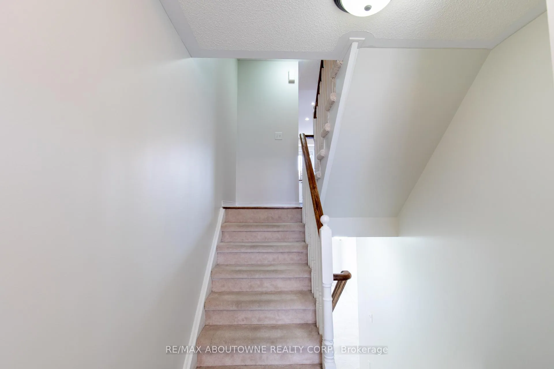 Photo 4 of Unit 75, 2178 Fiddlers Way, Oakville, Westmount — HOMEH
