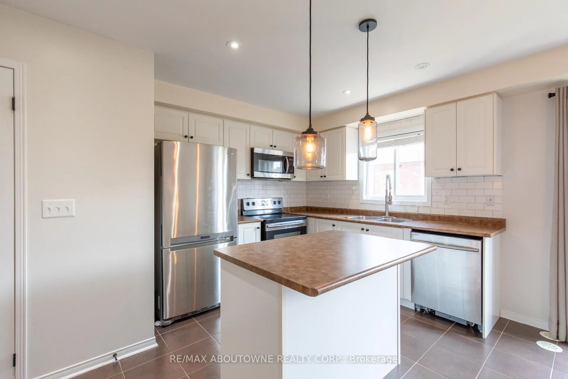Photo 6 of Unit 75, 2178 Fiddlers Way, Oakville, Westmount — HOMEH