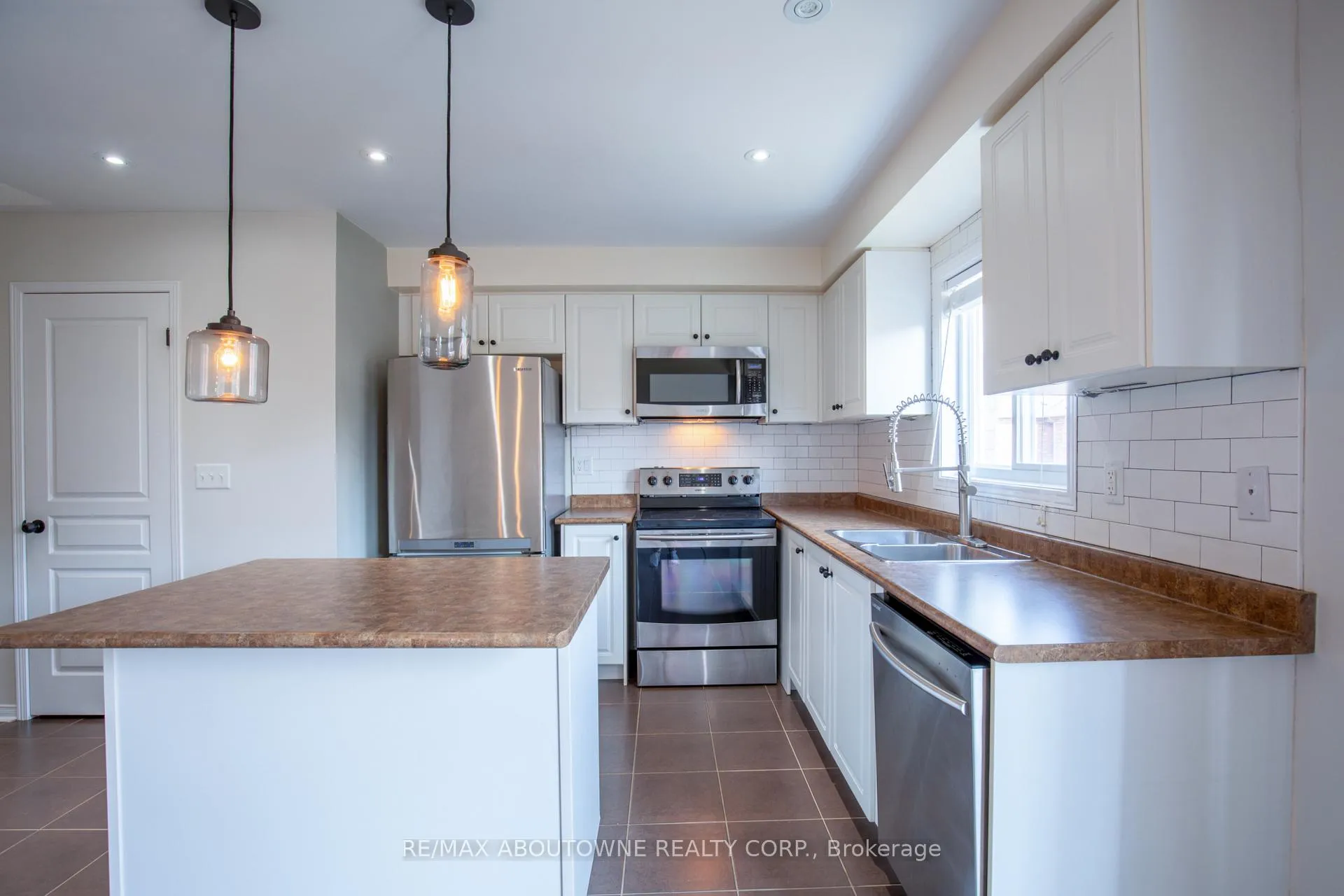 Photo 7 of Unit 75, 2178 Fiddlers Way, Oakville, Westmount — HOMEH