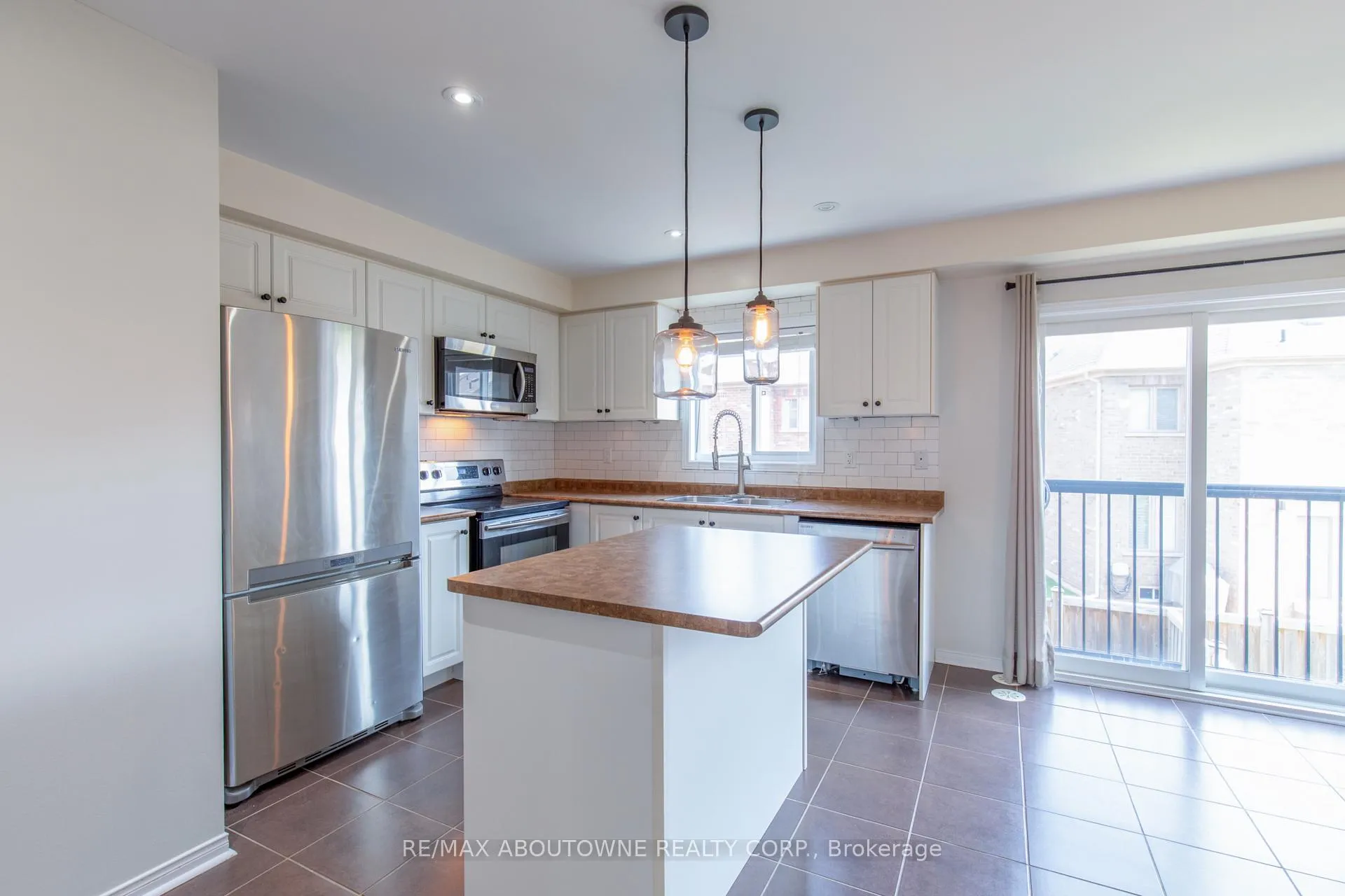 Photo 9 of Unit 75, 2178 Fiddlers Way, Oakville, Westmount — HOMEH