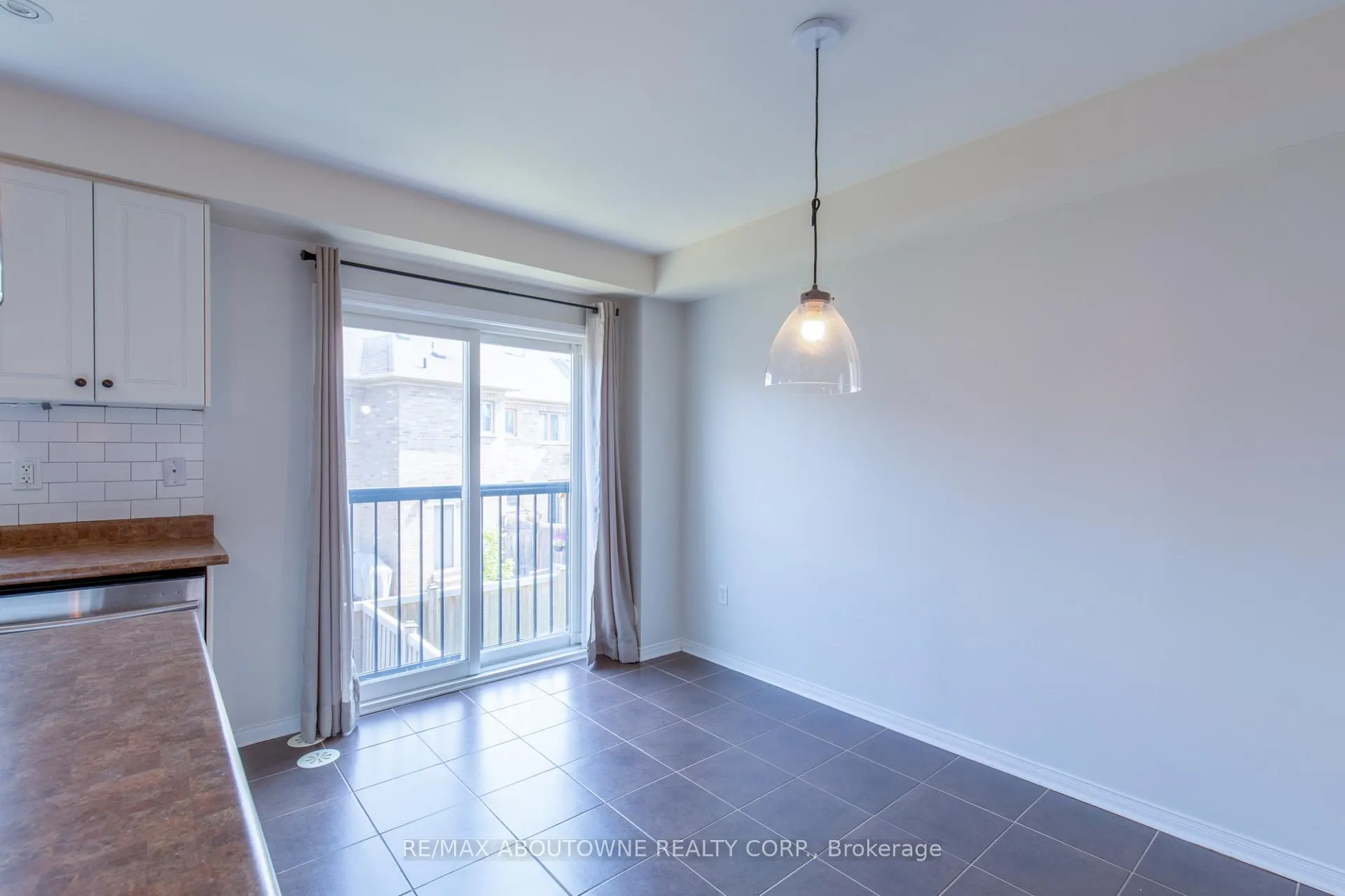 Photo 10 of Unit 75, 2178 Fiddlers Way, Oakville, Westmount — HOMEH