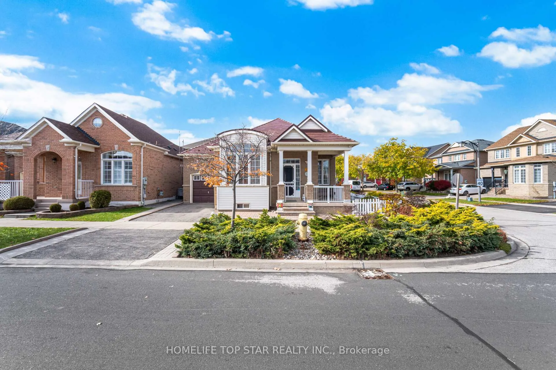 Photo 3 of 26 Delray Drive E, Markham, Greensborough — HOMEH