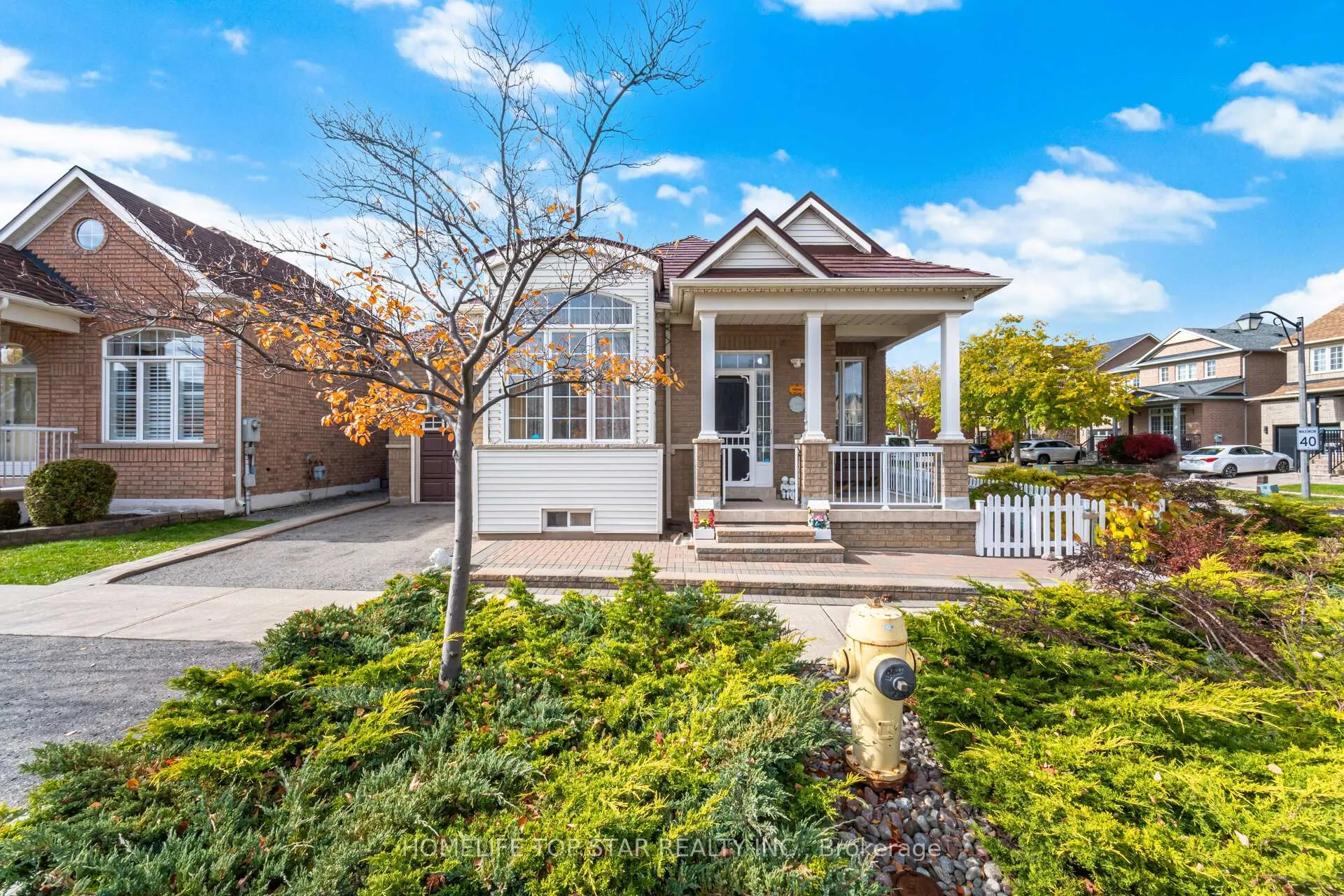 Photo 4 of 26 Delray Drive E, Markham, Greensborough — HOMEH