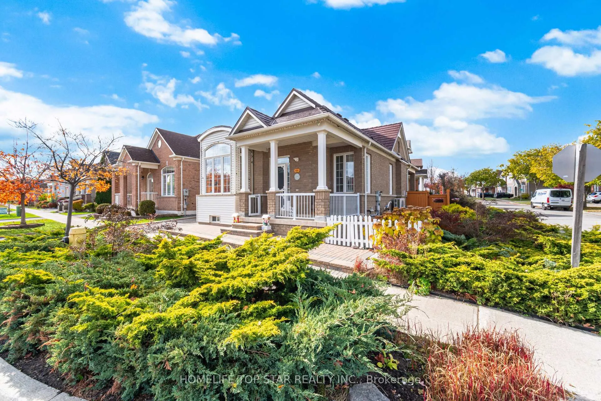Photo 6 of 26 Delray Drive E, Markham, Greensborough — HOMEH