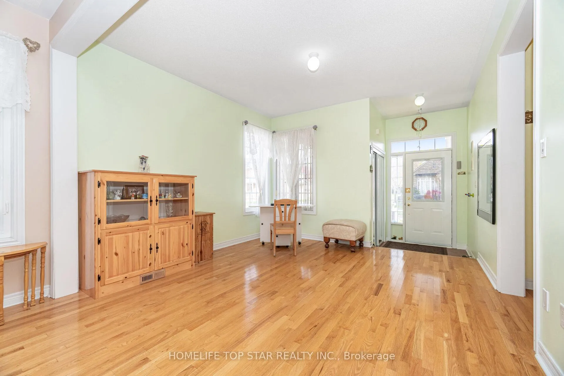 Photo 11 of 26 Delray Drive E, Markham, Greensborough — HOMEH