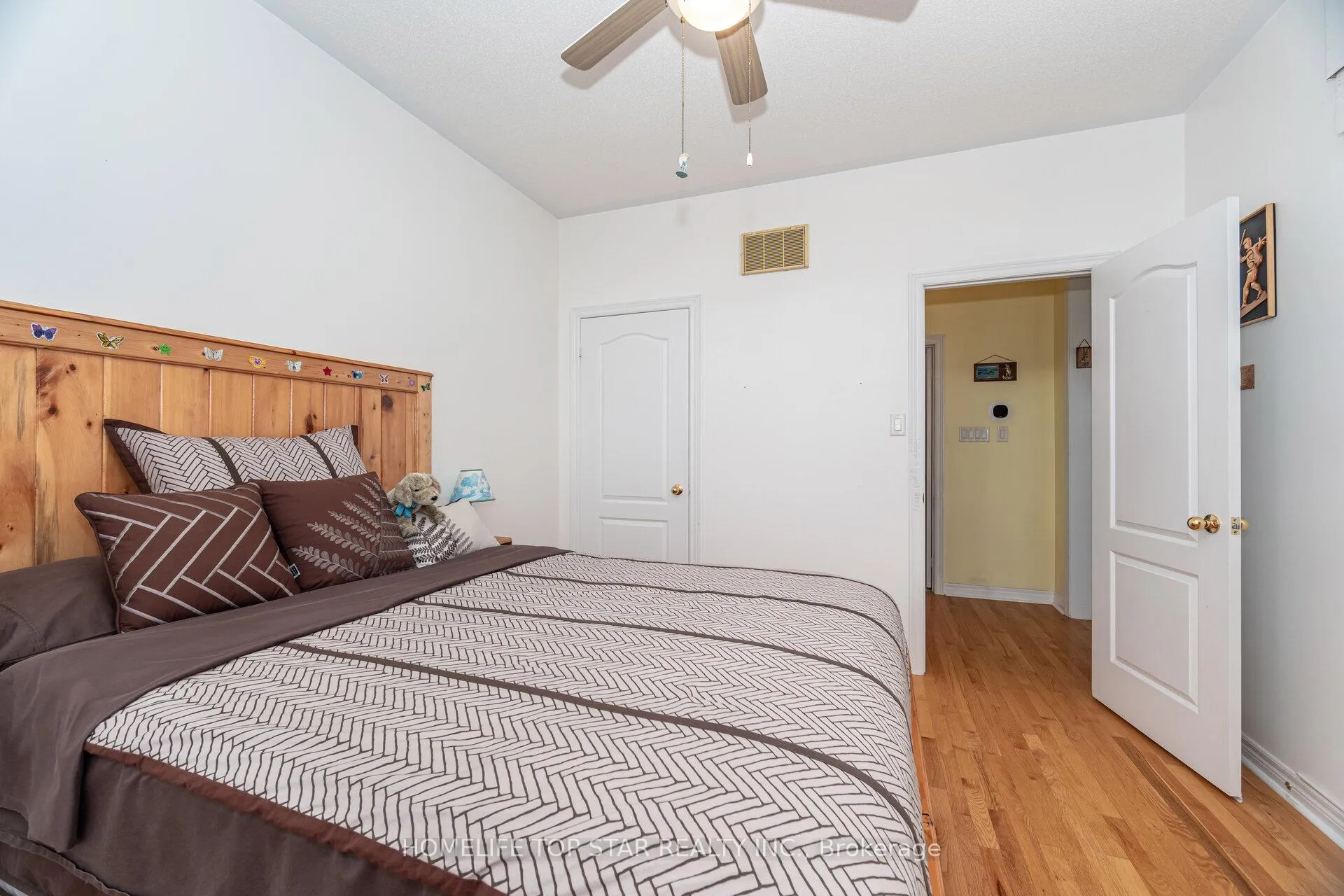Photo 32 of 26 Delray Drive E, Markham, Greensborough — HOMEH