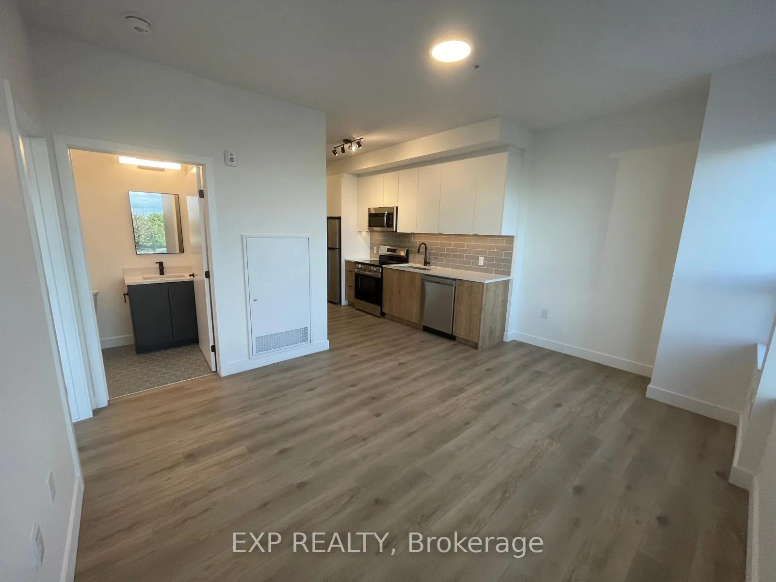 Photo 13 of 1600 James Naismith Drive E, Ottawa, Carson Grove — HOMEH