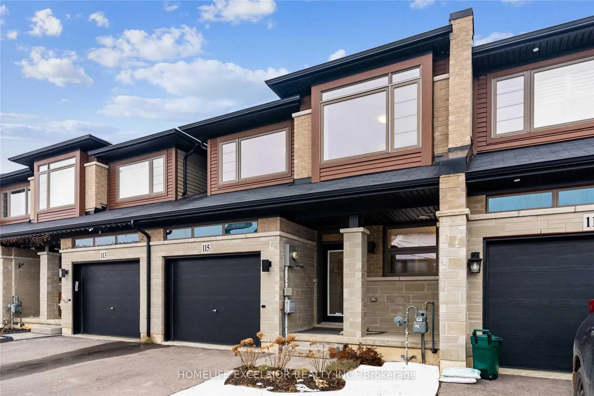 Photo 1 of 115 Columbus Gate, Hamilton, Stoney Creek — HOMEH