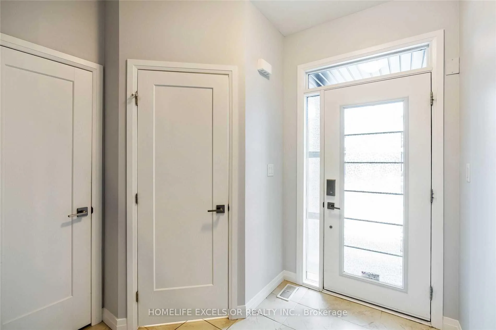 Photo 3 of 115 Columbus Gate, Hamilton, Stoney Creek — HOMEH