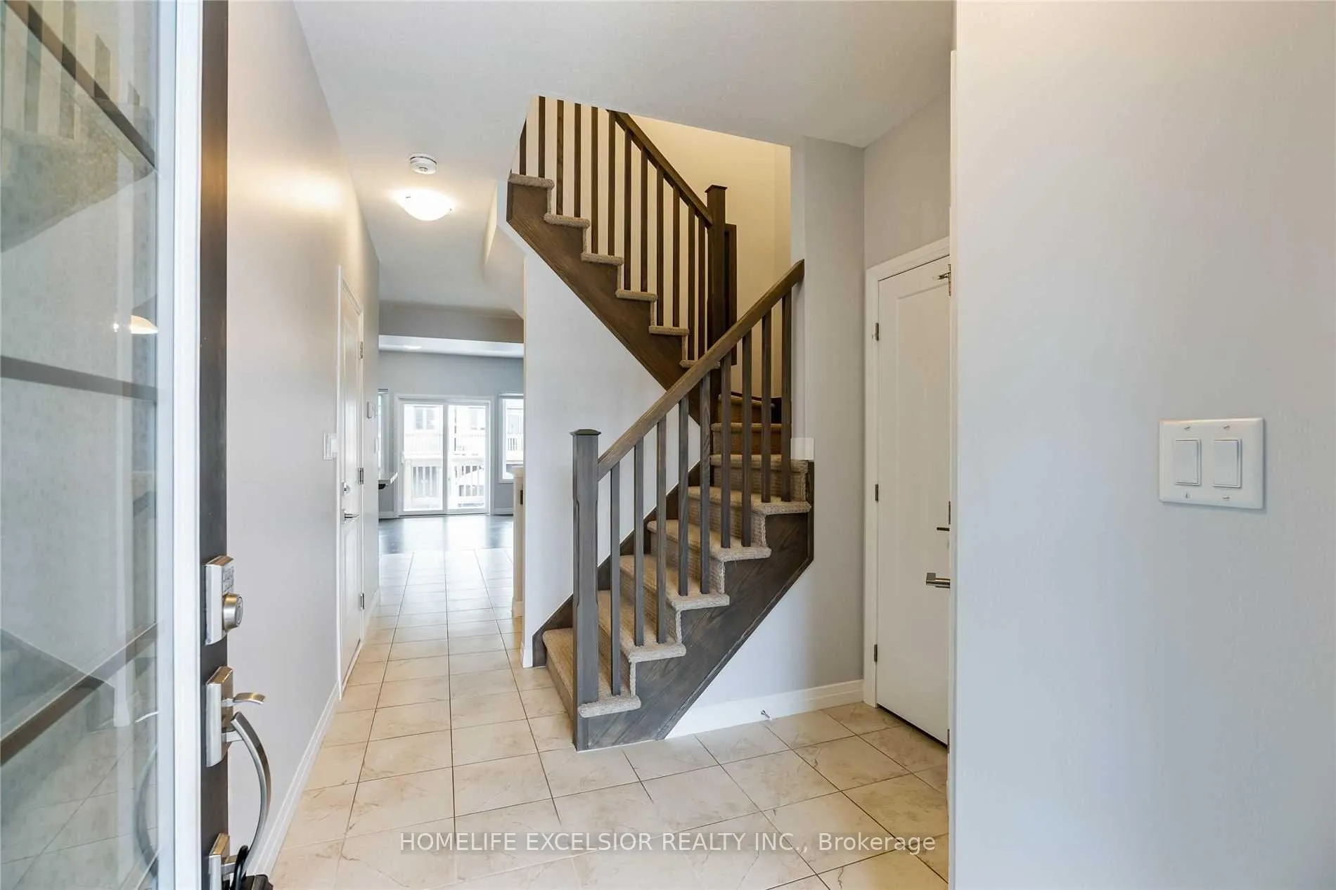 Photo 4 of 115 Columbus Gate, Hamilton, Stoney Creek — HOMEH