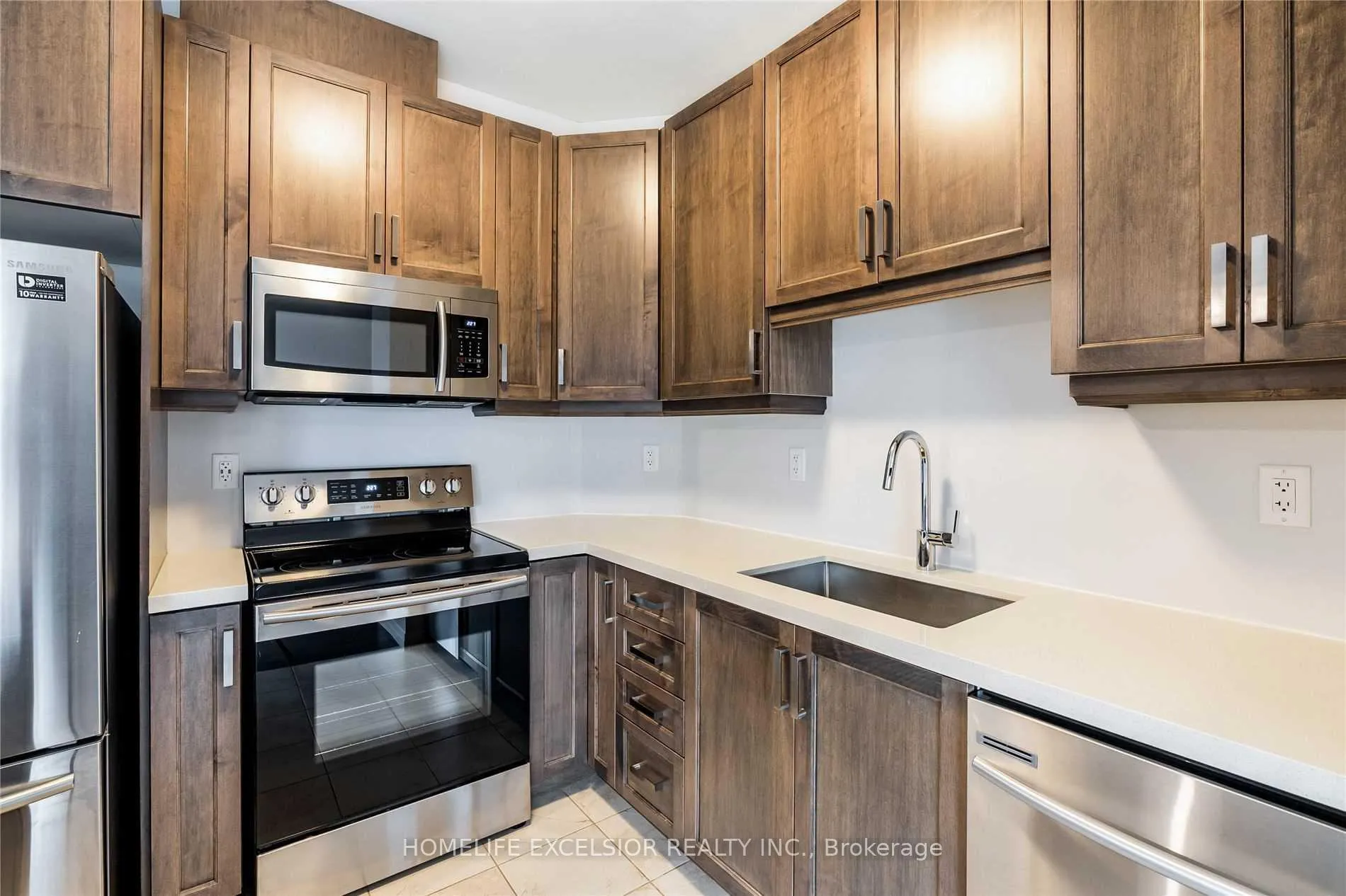 Photo 8 of 115 Columbus Gate, Hamilton, Stoney Creek — HOMEH