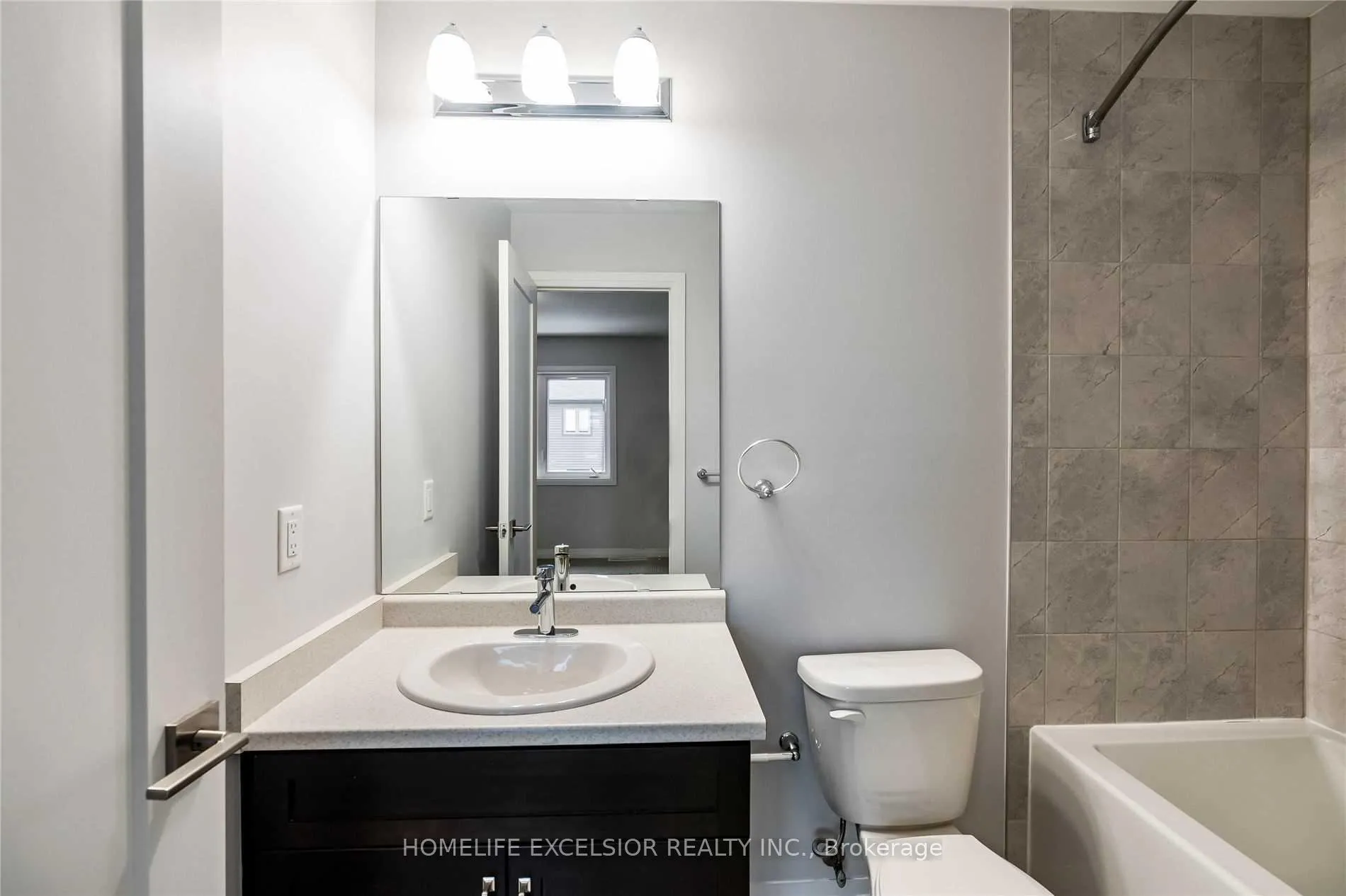 Photo 13 of 115 Columbus Gate, Hamilton, Stoney Creek — HOMEH